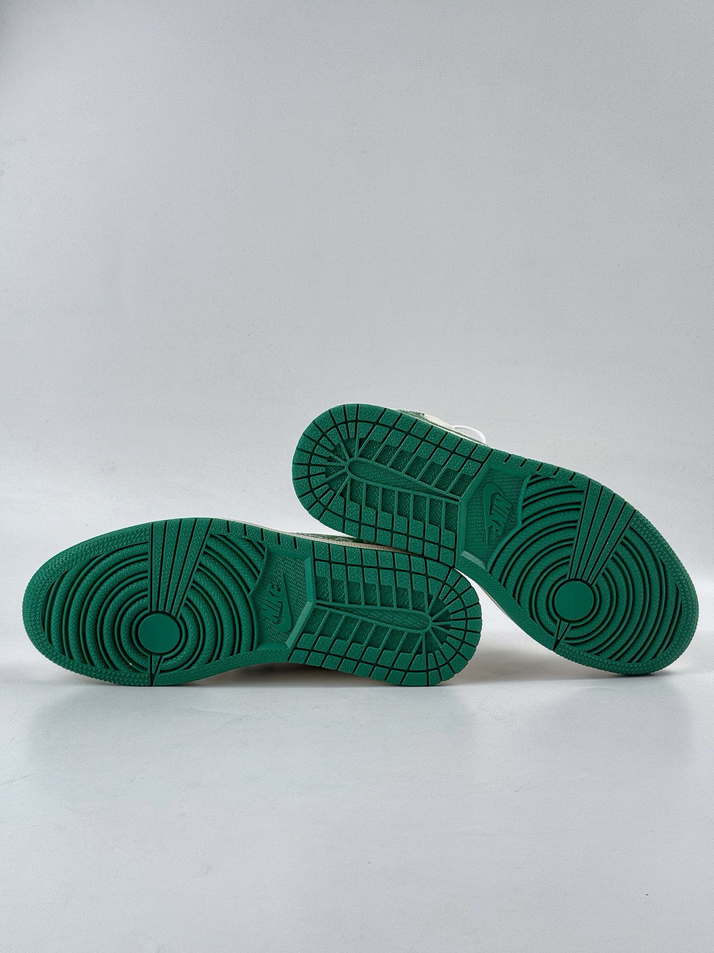 280 Travis Scott x Nike Air Jordan 1 Low x Louis Vuitton Air Jordan 1 Low 反转白绿满印倒钩 XS2025-064-Chinese UA Cheap High Quatity Brand Clothes Bags handbags Sneakers wholesale wholesaler seller from China Factory suppliers Fashion Clothing Shoes best Quality Beautiful Price 280 Travis Scott x Nike Air Jordan 1 Low x Louis Vuitton Air Jordan 1 Low 反转白绿满印倒钩 XS2025-064