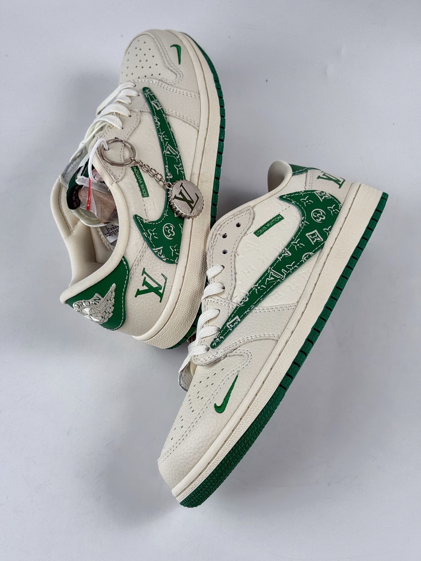 280 Travis Scott x Nike Air Jordan 1 Low x Louis Vuitton Air Jordan 1 Low 反转白绿满印倒钩 XS2025-064-Chinese UA Cheap High Quatity Brand Clothes Bags handbags Sneakers wholesale wholesaler seller from China Factory suppliers Fashion Clothing Shoes best Quality Beautiful Price 280 Travis Scott x Nike Air Jordan 1 Low x Louis Vuitton Air Jordan 1 Low 反转白绿满印倒钩 XS2025-064
