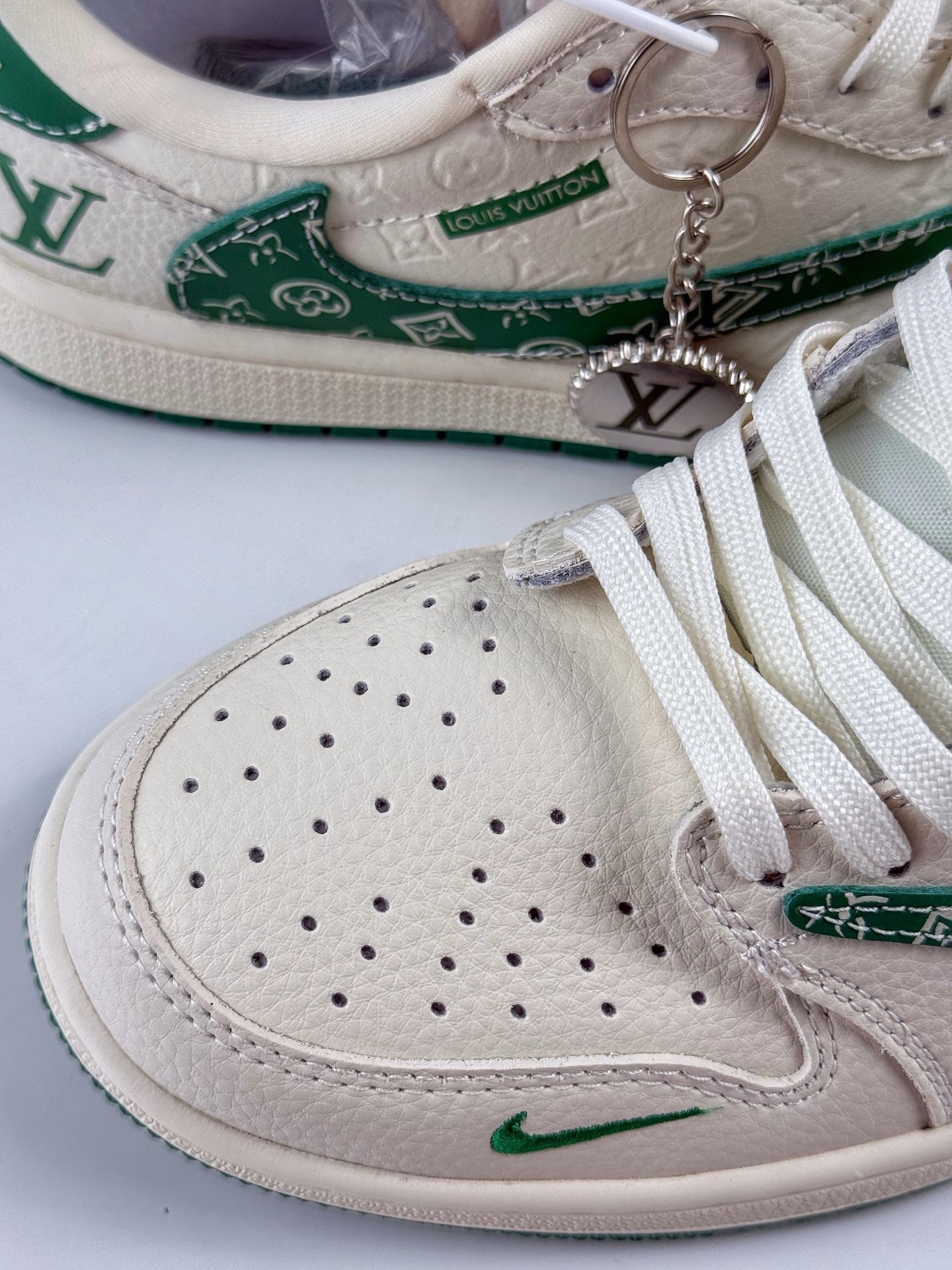 280 Travis Scott x Nike Air Jordan 1 Low x Louis Vuitton Air Jordan 1 Low 反转白绿满印倒钩 XS2025-064-Chinese UA Cheap High Quatity Brand Clothes Bags handbags Sneakers wholesale wholesaler seller from China Factory suppliers Fashion Clothing Shoes best Quality Beautiful Price 280 Travis Scott x Nike Air Jordan 1 Low x Louis Vuitton Air Jordan 1 Low 反转白绿满印倒钩 XS2025-064