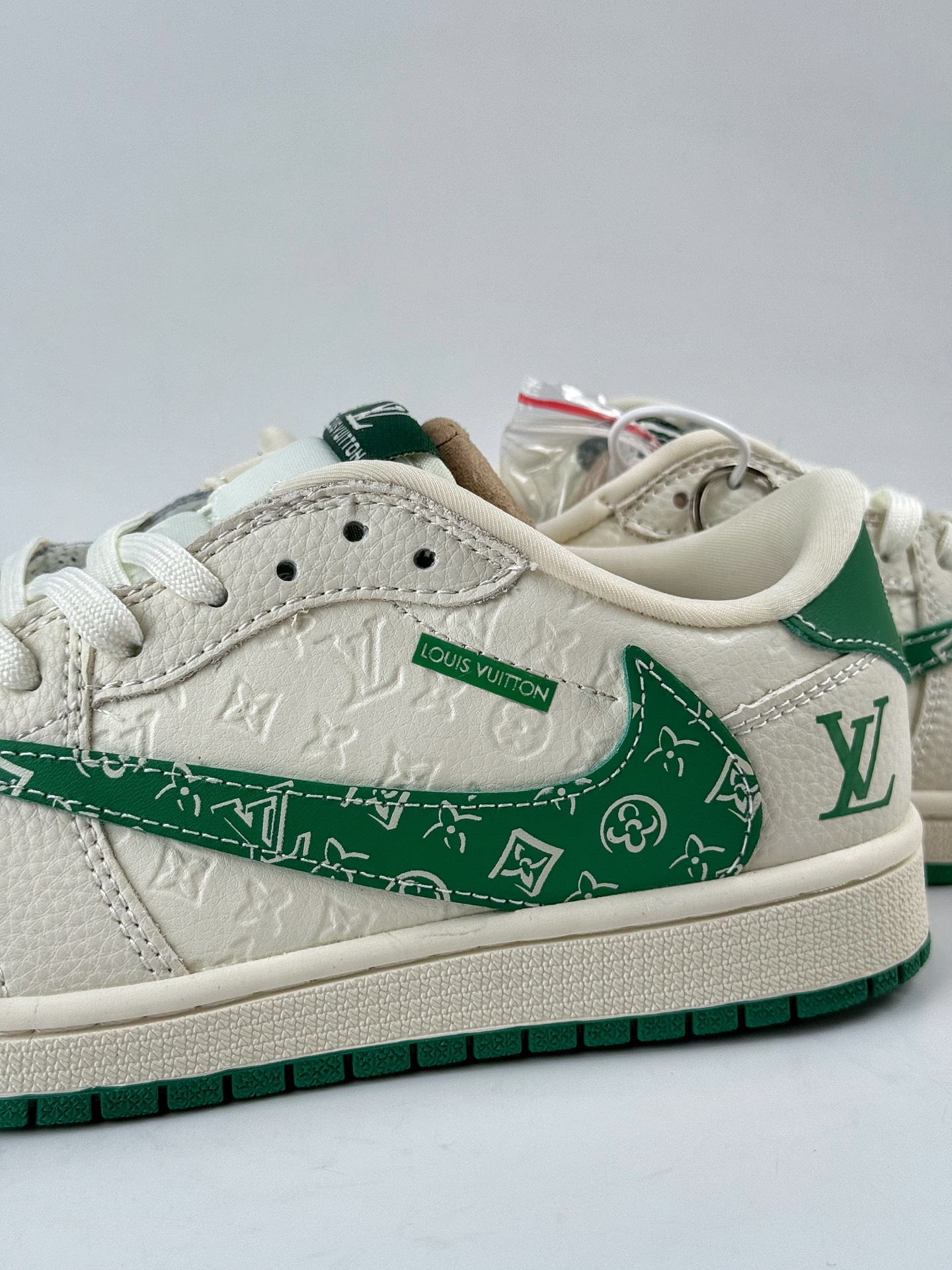 280 Travis Scott x Nike Air Jordan 1 Low x Louis Vuitton Air Jordan 1 Low 反转白绿满印倒钩 XS2025-064-Chinese UA Cheap High Quatity Brand Clothes Bags handbags Sneakers wholesale wholesaler seller from China Factory suppliers Fashion Clothing Shoes best Quality Beautiful Price 280 Travis Scott x Nike Air Jordan 1 Low x Louis Vuitton Air Jordan 1 Low 反转白绿满印倒钩 XS2025-064