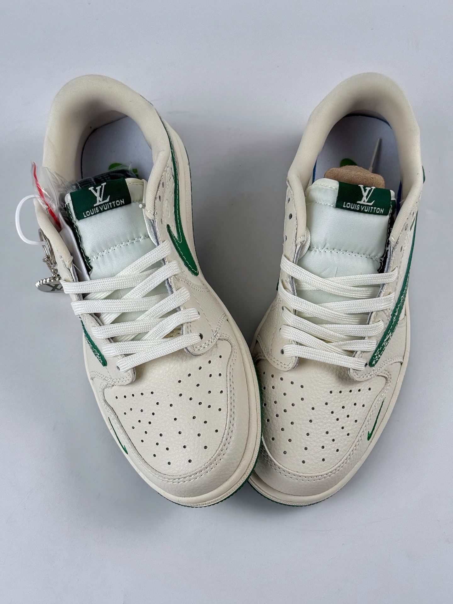 280 Travis Scott x Nike Air Jordan 1 Low x Louis Vuitton Air Jordan 1 Low 反转白绿满印倒钩 XS2025-064-Chinese UA Cheap High Quatity Brand Clothes Bags handbags Sneakers wholesale wholesaler seller from China Factory suppliers Fashion Clothing Shoes best Quality Beautiful Price 280 Travis Scott x Nike Air Jordan 1 Low x Louis Vuitton Air Jordan 1 Low 反转白绿满印倒钩 XS2025-064