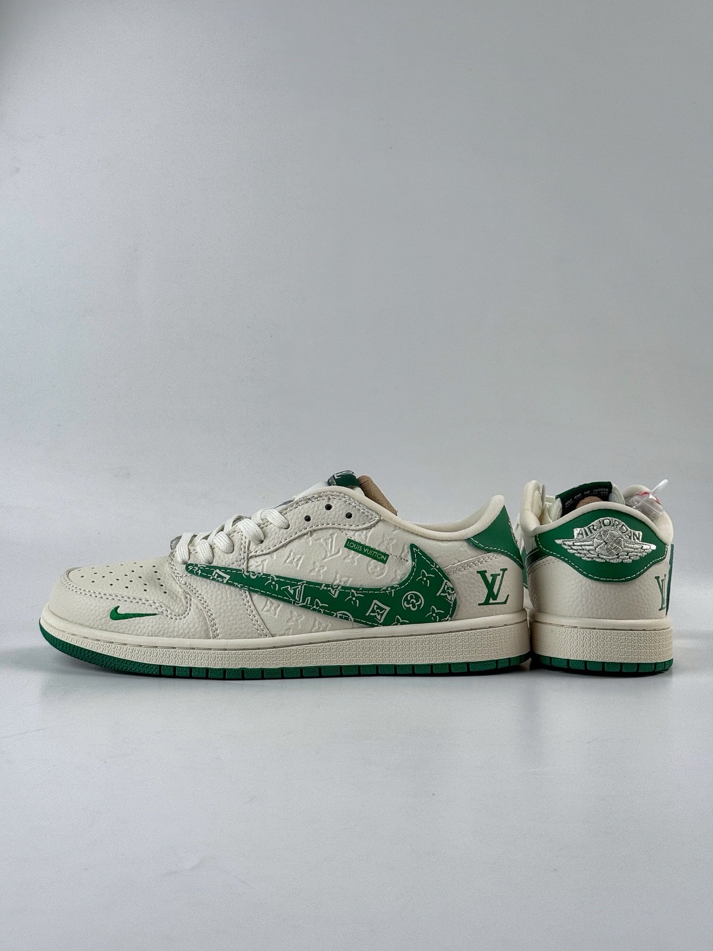280 Travis Scott x Nike Air Jordan 1 Low x Louis Vuitton Air Jordan 1 Low 反转白绿满印倒钩 XS2025-064-Chinese UA Cheap High Quatity Brand Clothes Bags handbags Sneakers wholesale wholesaler seller from China Factory suppliers Fashion Clothing Shoes best Quality Beautiful Price 280 Travis Scott x Nike Air Jordan 1 Low x Louis Vuitton Air Jordan 1 Low 反转白绿满印倒钩 XS2025-064