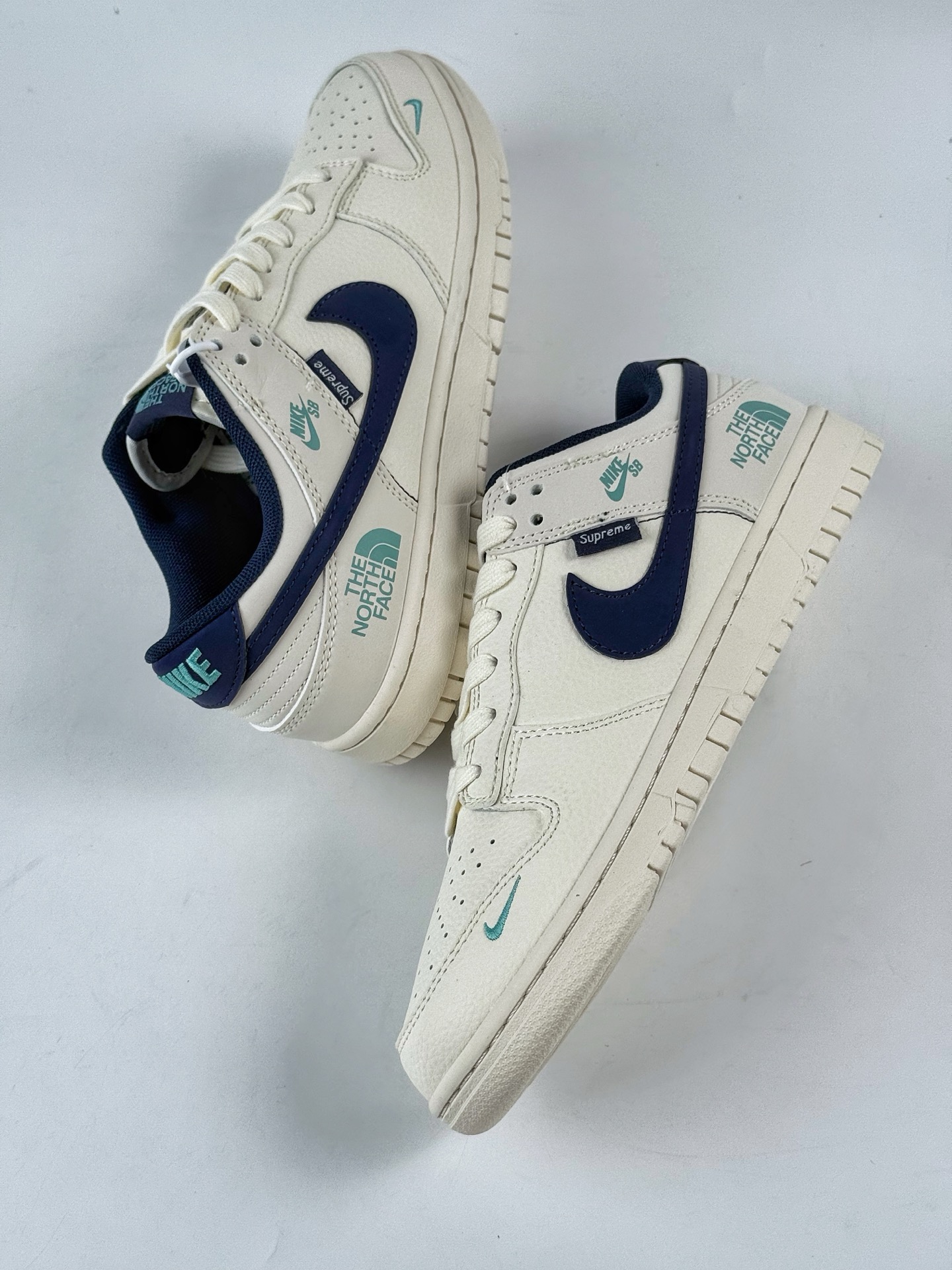 260 Nike SB Dunk Low x The North Face 白蓝双小勾 XD1588-224