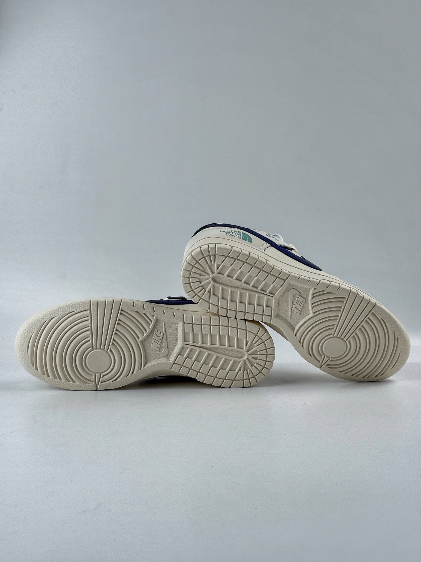 260 Nike SB Dunk Low x The North Face 白蓝双小勾 XD1588-224