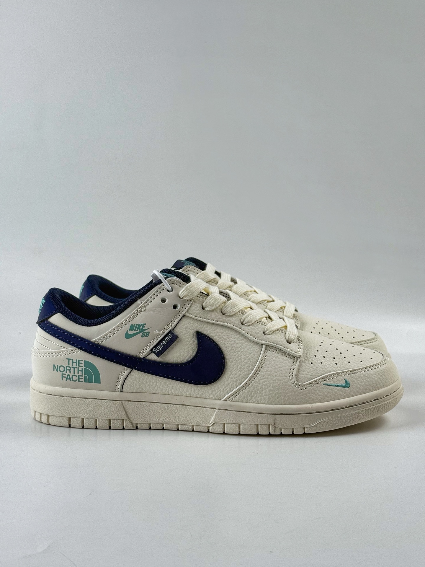 260 Nike SB Dunk Low x The North Face 白蓝双小勾 XD1588-224