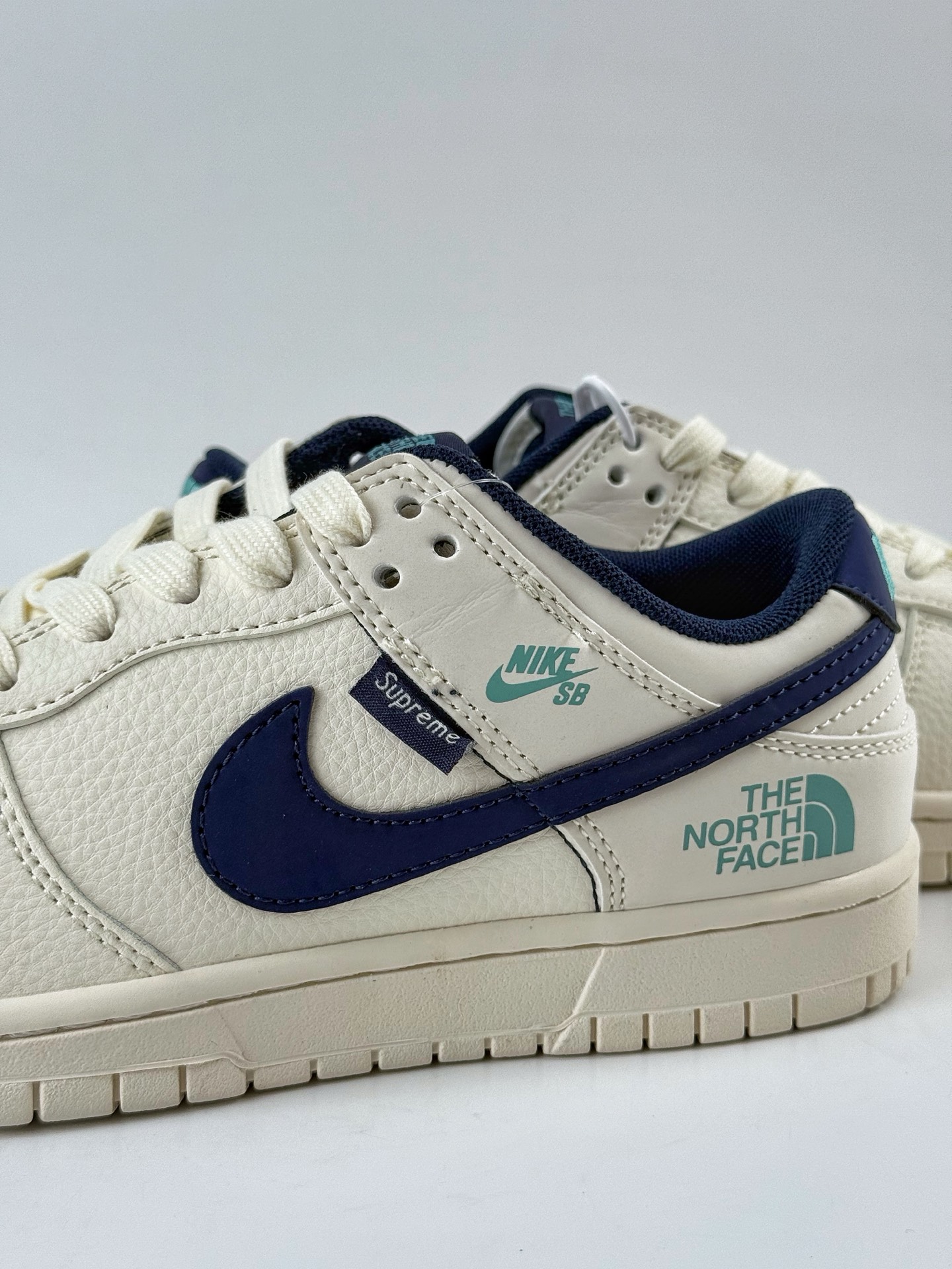 260 Nike SB Dunk Low x The North Face 白蓝双小勾 XD1588-224