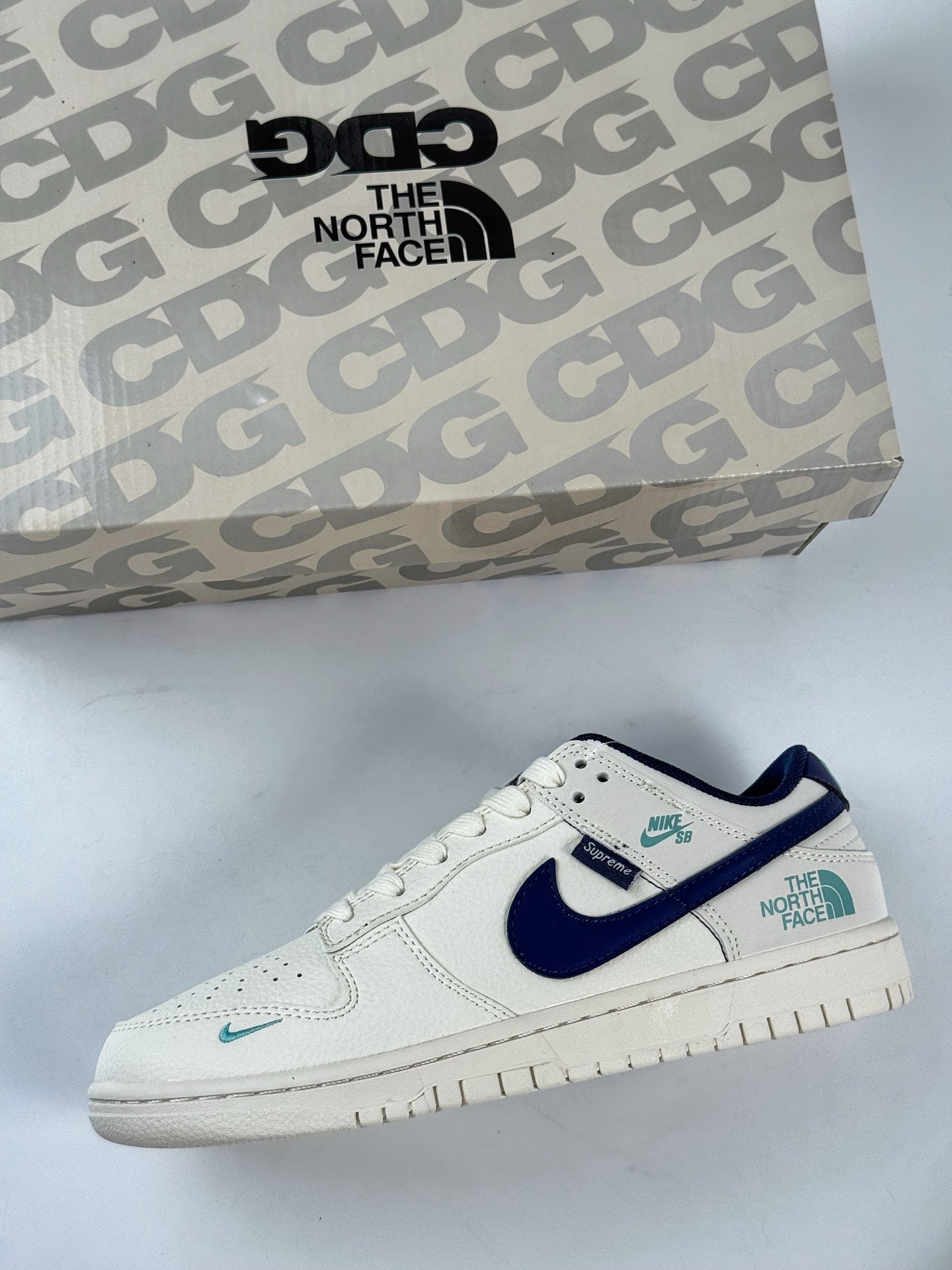 260 Nike SB Dunk Low x The North Face 白蓝双小勾 XD1588-224