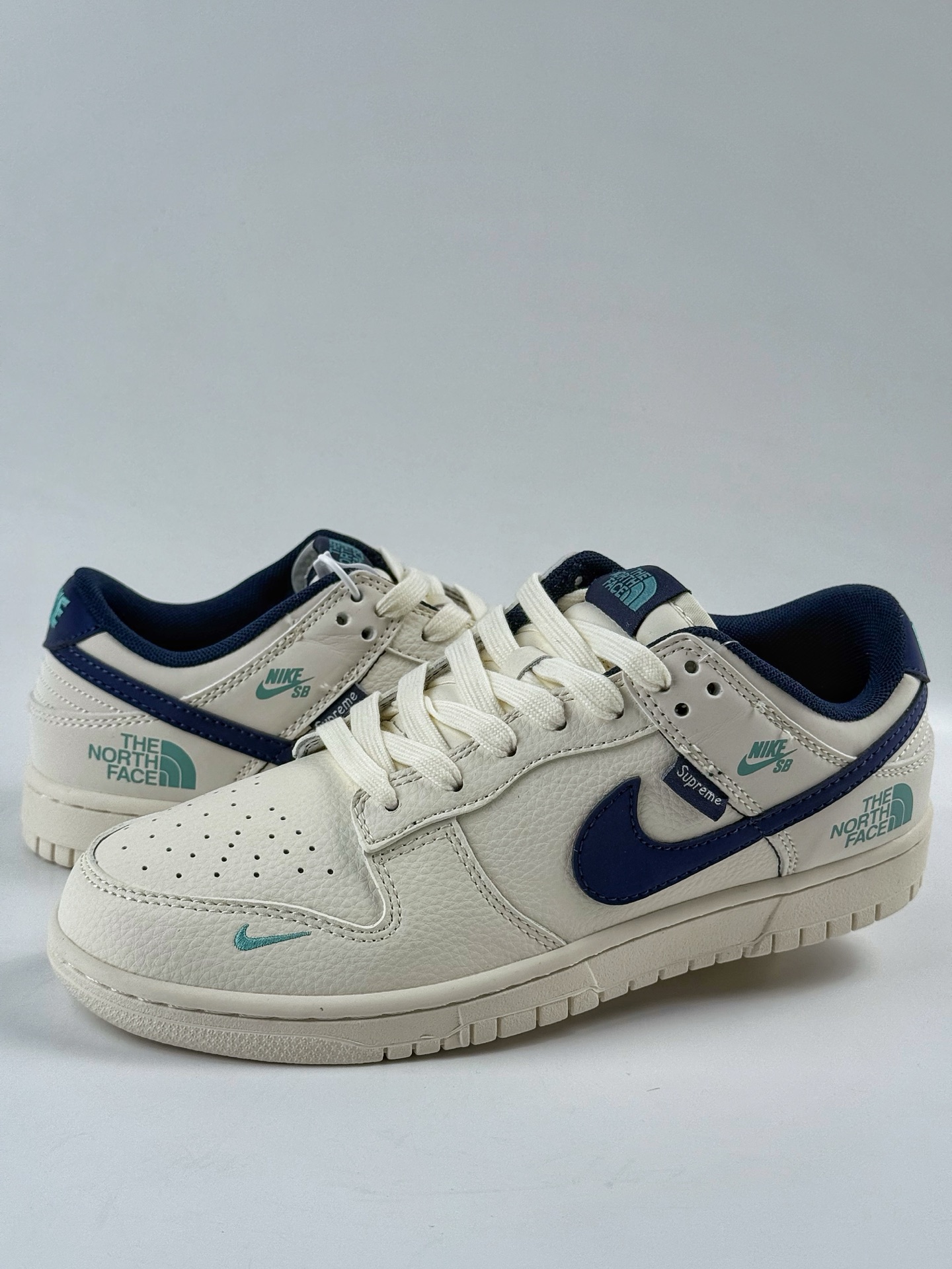 260 Nike SB Dunk Low x The North Face 白蓝双小勾 XD1588-224