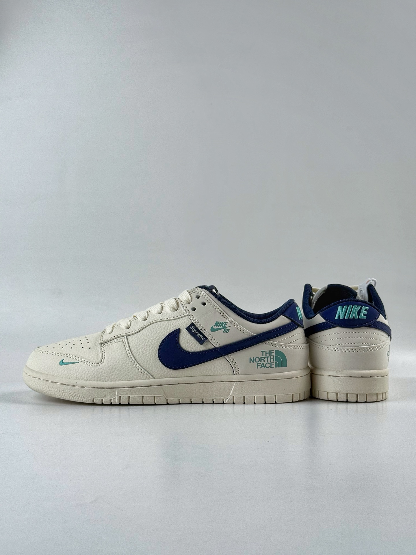 260 Nike SB Dunk Low x The North Face 白蓝双小勾 XD1588-224
