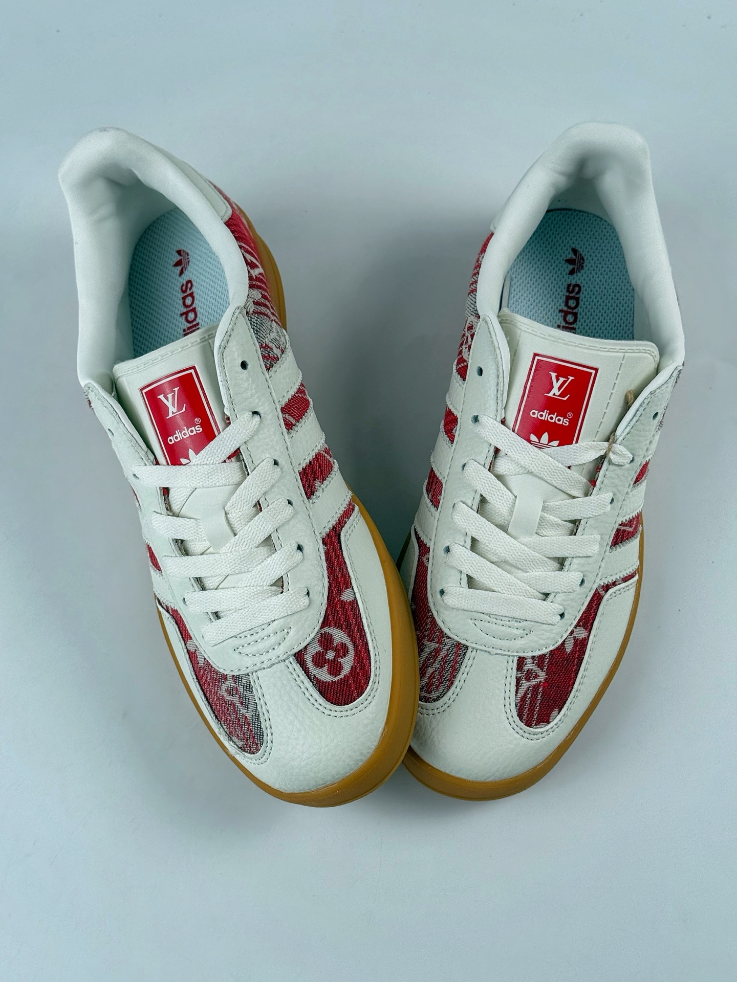 Adidas三叶草SAMBA OG x Louis Vuitton 白红 休闲板鞋 SC9207-734-莆田鞋,莆田鞋货源,高仿鞋,高仿鞋货源,安福档口,莆田高仿鞋,莆田鞋批发,高仿鞋批发,莆田高仿运动鞋,高仿运动鞋,莆田运动鞋 Adidas三叶草SAMBA OG x Louis Vuitton 白红 休闲板鞋 SC9207-734
