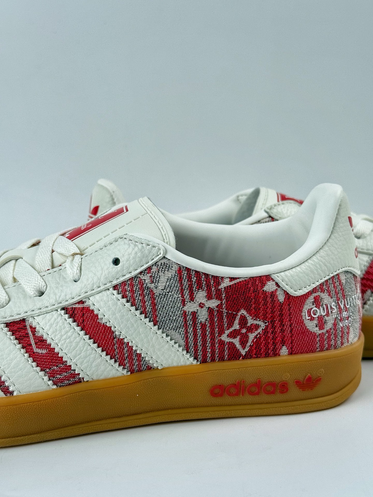 Adidas三叶草SAMBA OG x Louis Vuitton 白红 休闲板鞋 SC9207-734-莆田鞋,莆田鞋货源,高仿鞋,高仿鞋货源,安福档口,莆田高仿鞋,莆田鞋批发,高仿鞋批发,莆田高仿运动鞋,高仿运动鞋,莆田运动鞋 Adidas三叶草SAMBA OG x Louis Vuitton 白红 休闲板鞋 SC9207-734