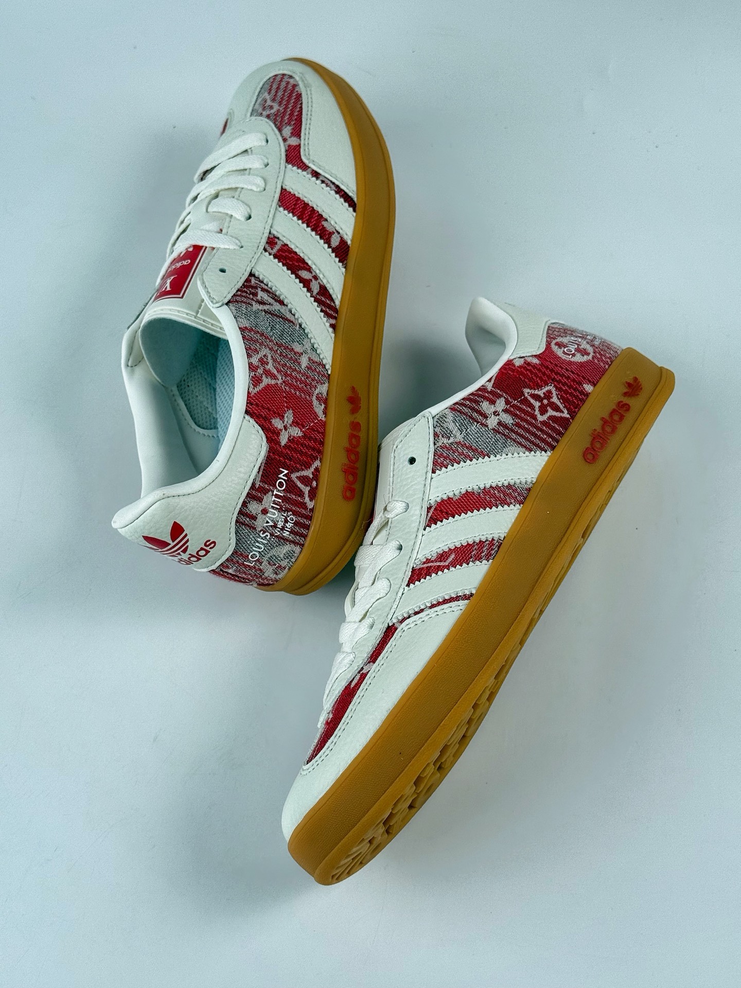 Adidas三叶草SAMBA OG x Louis Vuitton 白红 休闲板鞋 SC9207-734-莆田鞋,莆田鞋货源,高仿鞋,高仿鞋货源,安福档口,莆田高仿鞋,莆田鞋批发,高仿鞋批发,莆田高仿运动鞋,高仿运动鞋,莆田运动鞋 Adidas三叶草SAMBA OG x Louis Vuitton 白红 休闲板鞋 SC9207-734