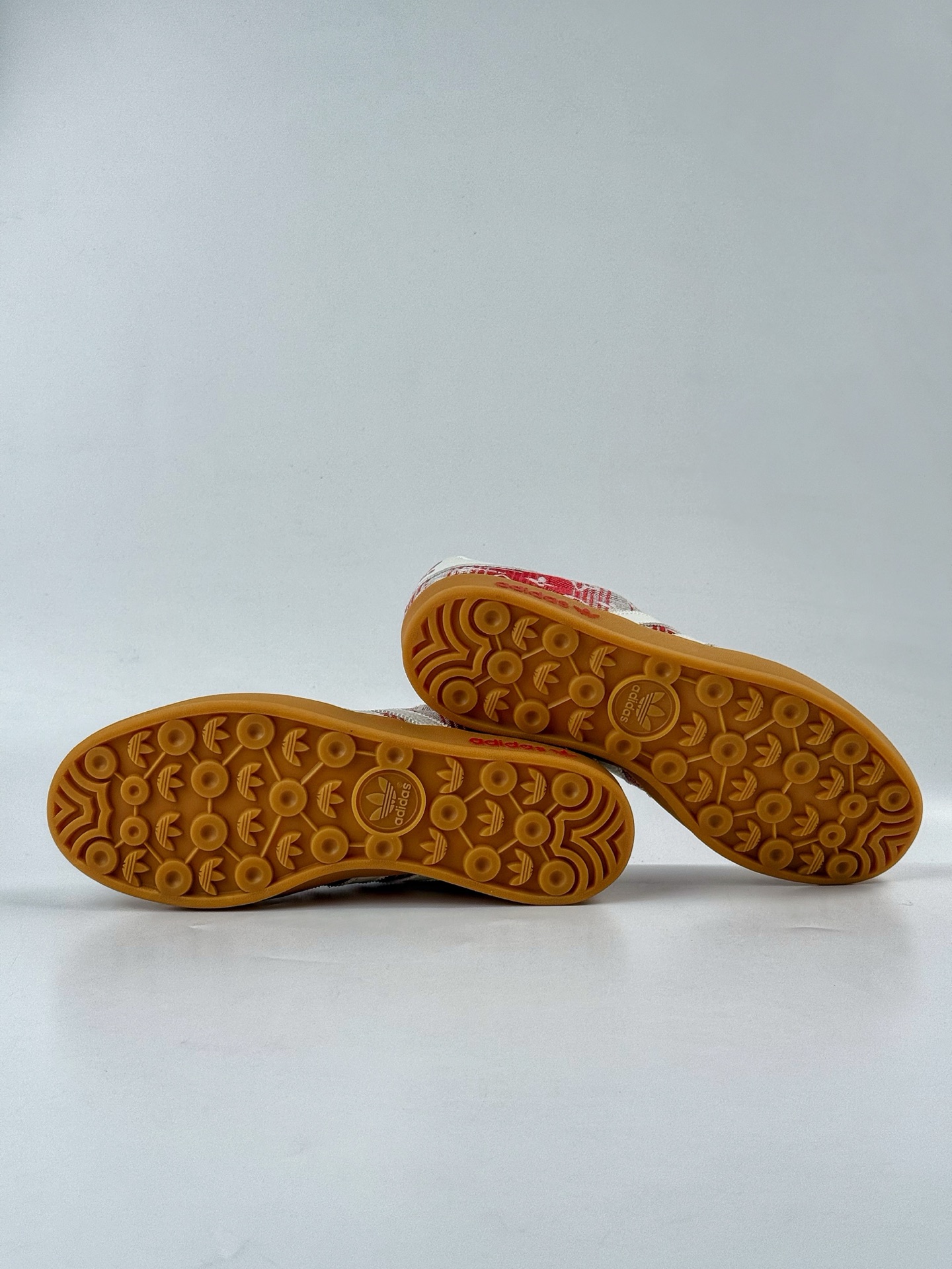 Adidas三叶草SAMBA OG x Louis Vuitton 白红 休闲板鞋 SC9207-734-莆田鞋,莆田鞋货源,高仿鞋,高仿鞋货源,安福档口,莆田高仿鞋,莆田鞋批发,高仿鞋批发,莆田高仿运动鞋,高仿运动鞋,莆田运动鞋 Adidas三叶草SAMBA OG x Louis Vuitton 白红 休闲板鞋 SC9207-734