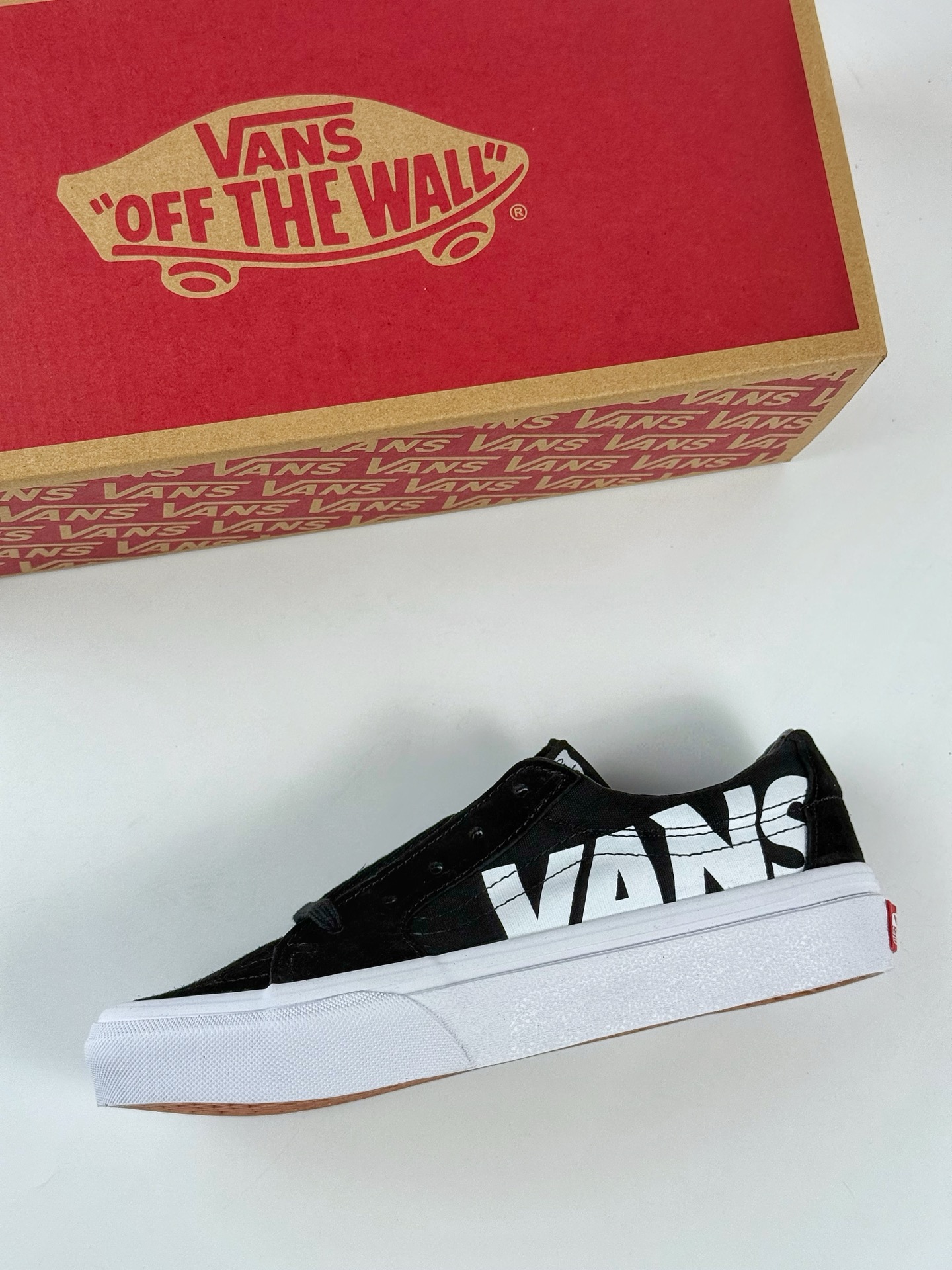 Vans Sk8-Low 万斯OG款 The Original Off The Wail Compny 印花低帮 黑白 休闲板鞋帆布鞋 VN0A5KXDY28YK-莆田鞋,莆田鞋货源,高仿鞋,高仿鞋货源,安福档口,莆田高仿鞋,莆田鞋批发,高仿鞋批发,莆田高仿运动鞋,高仿运动鞋,莆田运动鞋 Vans Sk8-Low 万斯OG款 The Original Off The Wail Compny 印花低帮 黑白 休闲板鞋帆布鞋 VN0A5KXDY28YK