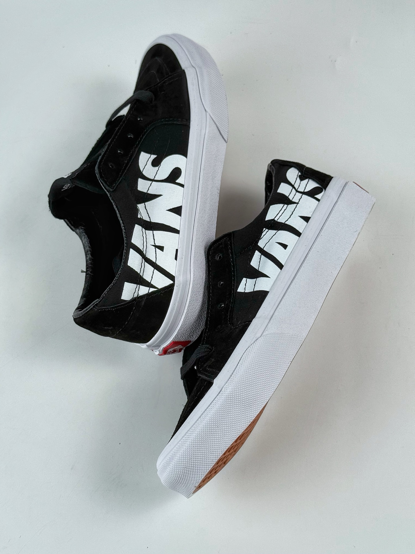 Vans Sk8-Low 万斯OG款 The Original Off The Wail Compny 印花低帮 黑白 休闲板鞋帆布鞋 VN0A5KXDY28YK-莆田鞋,莆田鞋货源,高仿鞋,高仿鞋货源,安福档口,莆田高仿鞋,莆田鞋批发,高仿鞋批发,莆田高仿运动鞋,高仿运动鞋,莆田运动鞋 Vans Sk8-Low 万斯OG款 The Original Off The Wail Compny 印花低帮 黑白 休闲板鞋帆布鞋 VN0A5KXDY28YK