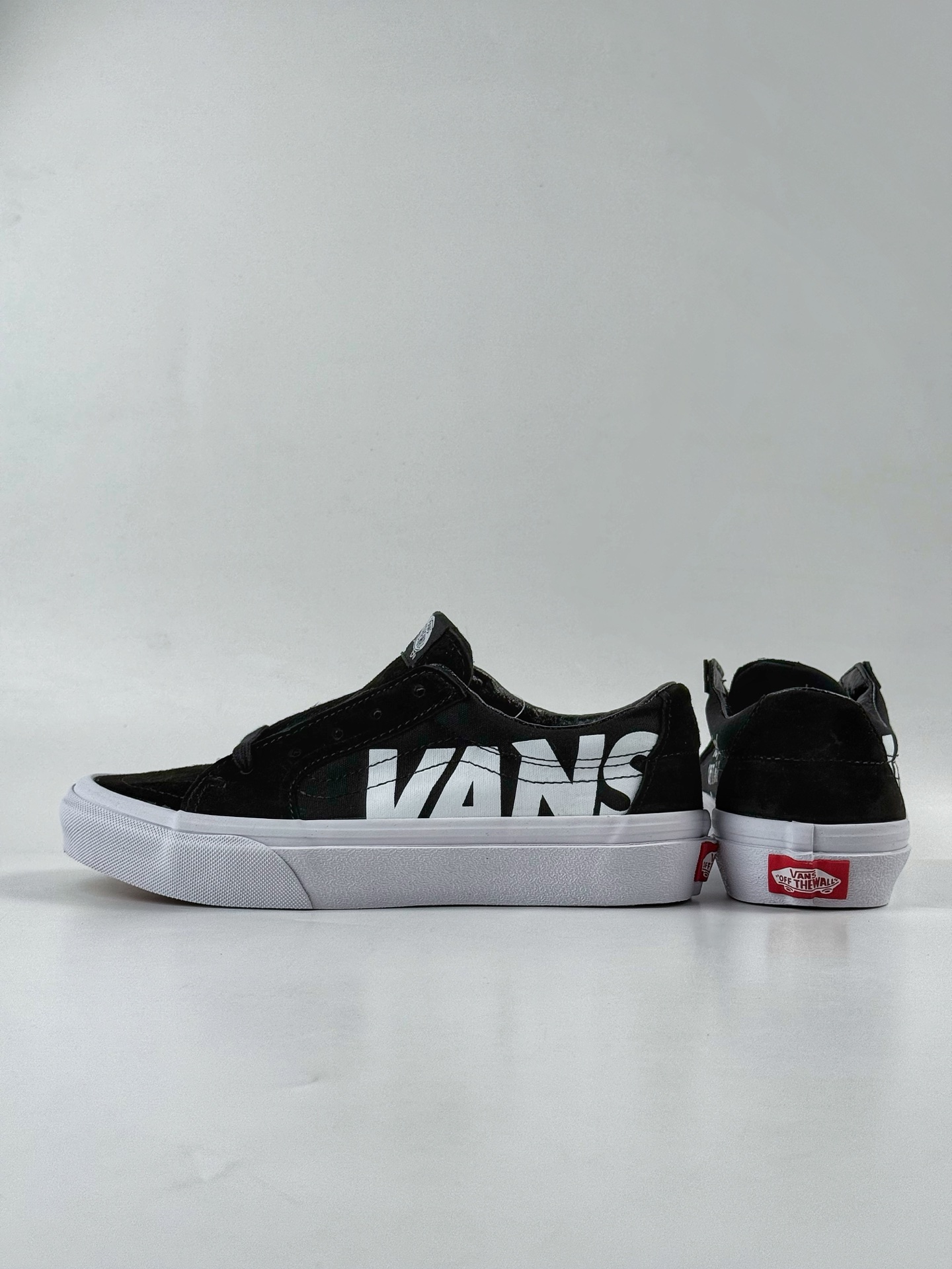 Vans Sk8-Low 万斯OG款 The Original Off The Wail Compny 印花低帮 黑白 休闲板鞋帆布鞋 VN0A5KXDY28YK-莆田鞋,莆田鞋货源,高仿鞋,高仿鞋货源,安福档口,莆田高仿鞋,莆田鞋批发,高仿鞋批发,莆田高仿运动鞋,高仿运动鞋,莆田运动鞋 Vans Sk8-Low 万斯OG款 The Original Off The Wail Compny 印花低帮 黑白 休闲板鞋帆布鞋 VN0A5KXDY28YK