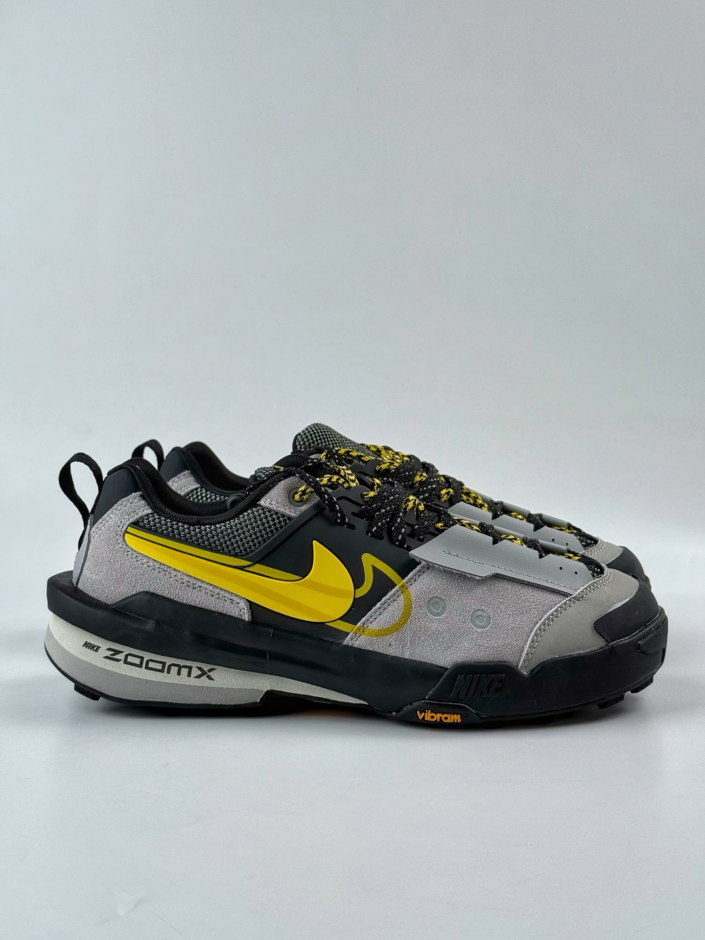 220 Sacai x Nike Zegamadome SP 联名款 机能风休闲运动鞋 HQ8618-002-Chinese UA Cheap High Quatity Brand Clothes Bags handbags Sneakers wholesale wholesaler seller from China Factory suppliers Fashion Clothing Shoes best Quality Beautiful Price 220 Sacai x Nike Zegamadome SP 联名款 机能风休闲运动鞋 HQ8618-002