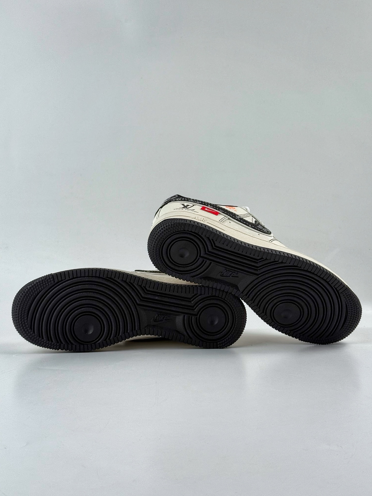 260 Nike Air Force 1 Low 07 x Louis Vuitton 白黑双小勾满天星 YX5066-347-Chinese UA Cheap High Quatity Brand Clothes Bags handbags Sneakers wholesale wholesaler seller from China Factory suppliers Fashion Clothing Shoes best Quality Beautiful Price 260 Nike Air Force 1 Low 07 x Louis Vuitton 白黑双小勾满天星 YX5066-347