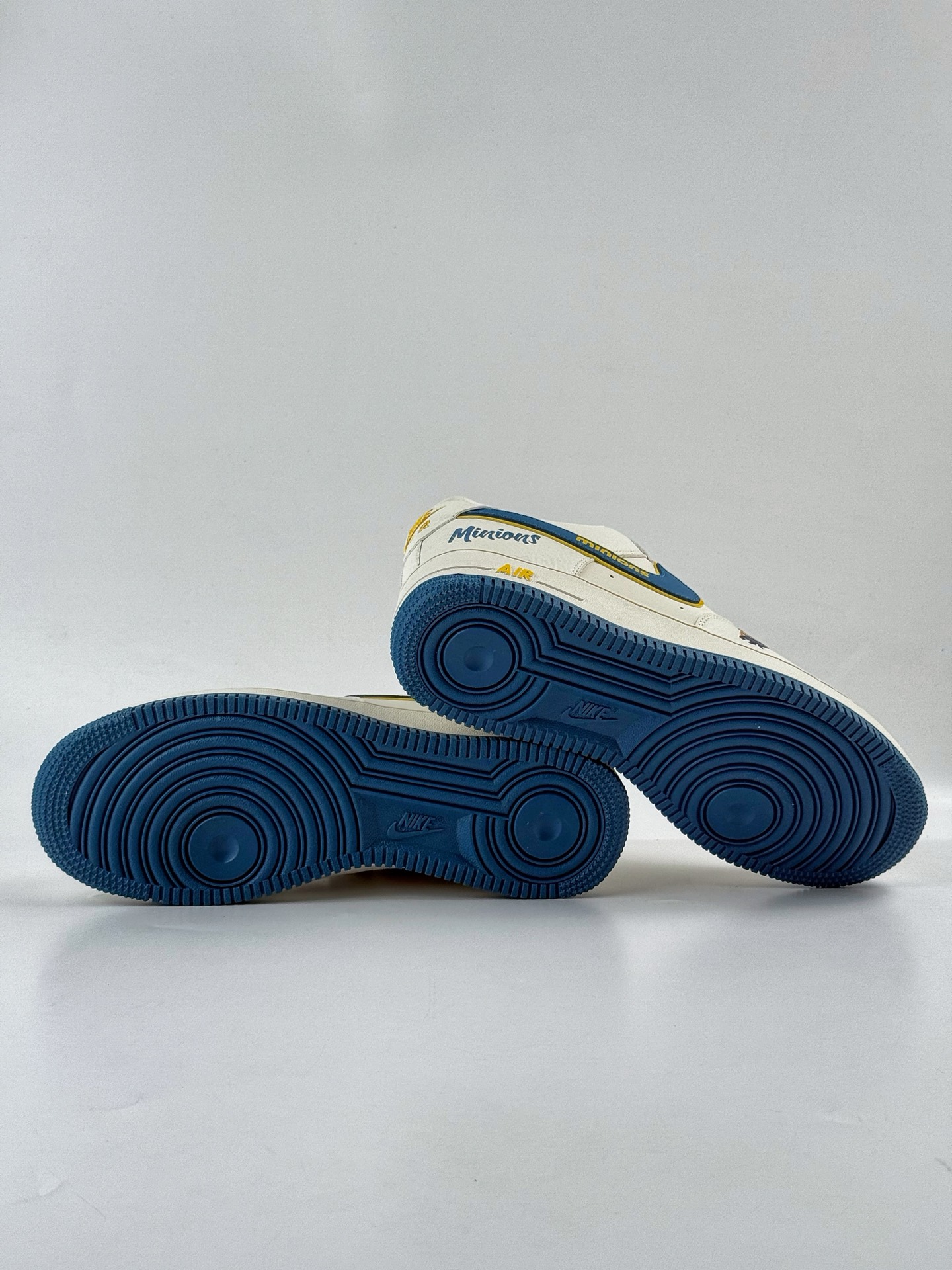 260 Nike Air Force 1 Low 07 x MINIONS 米蓝 SC0601-566