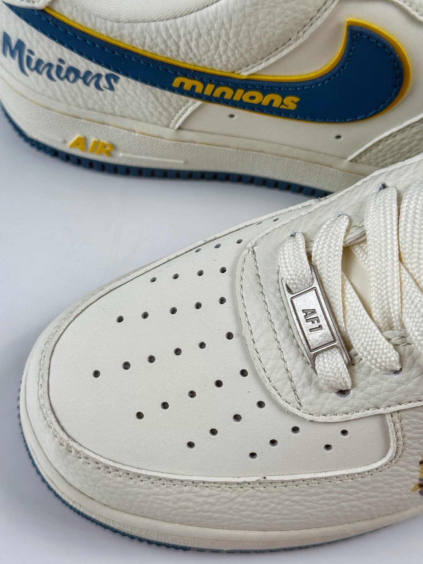 260 Nike Air Force 1 Low 07 x MINIONS 米蓝 SC0601-566
