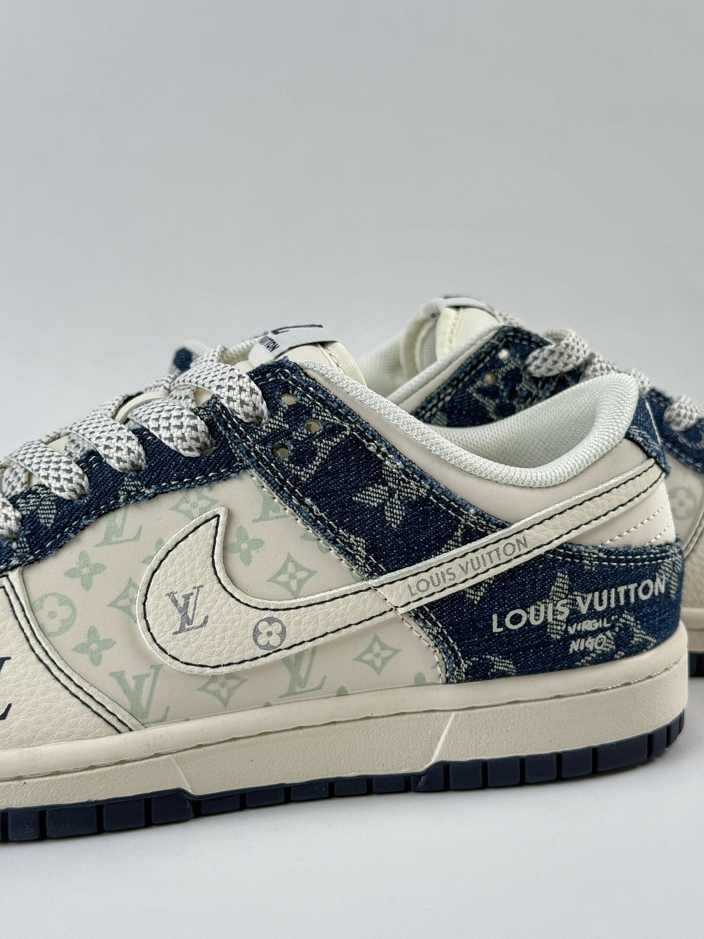 Nike SB Dunk Low x Louis Vuitton 白蓝牛仔小勾满天星 YX5066-375