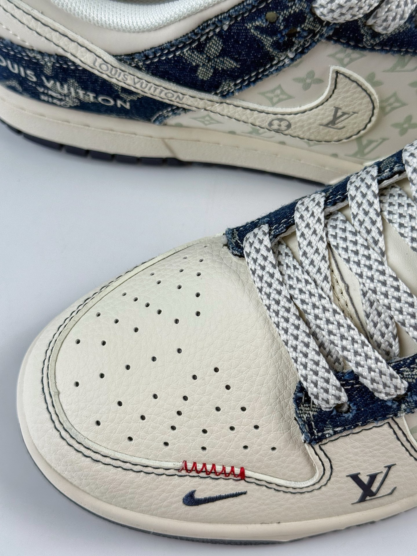 Nike SB Dunk Low x Louis Vuitton 白蓝牛仔小勾满天星 YX5066-375