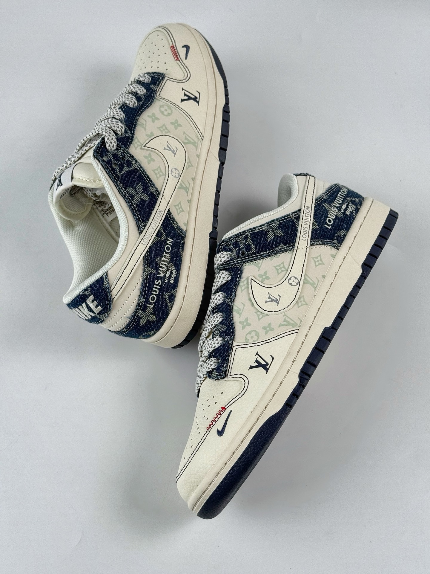 Nike SB Dunk Low x Louis Vuitton 白蓝牛仔小勾满天星 YX5066-375