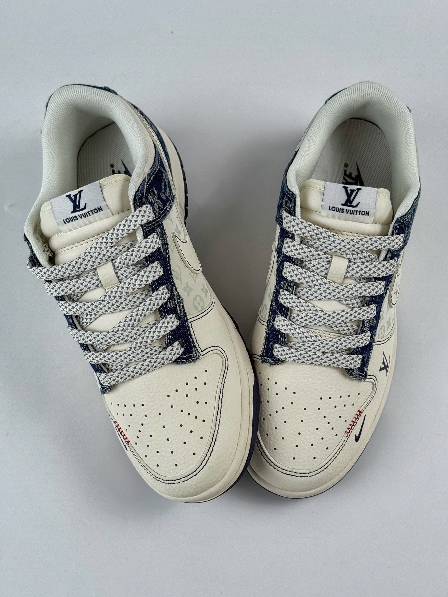 Nike SB Dunk Low x Louis Vuitton 白蓝牛仔小勾满天星 YX5066-375