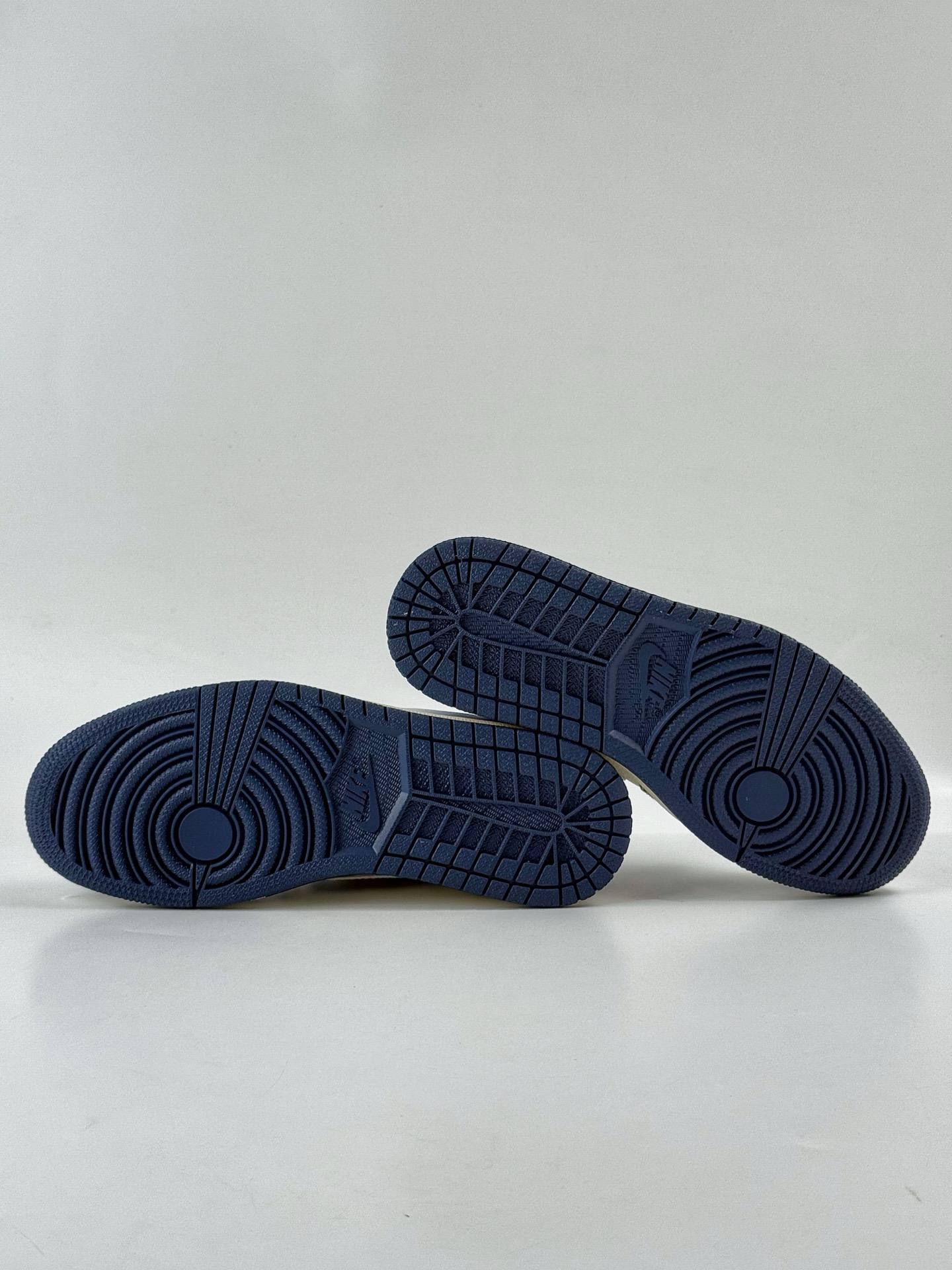 280 Travis Scott x Nike Air Jordan 1 Low x Louis Vuitton Air Jordan 1 Low 反转牛仔蓝白满天星倒钩 XQ1979-002-Chinese UA Cheap High Quatity Brand Clothes Bags handbags Sneakers wholesale wholesaler seller from China Factory suppliers Fashion Clothing Shoes best Quality Beautiful Price 280 Travis Scott x Nike Air Jordan 1 Low x Louis Vuitton Air Jordan 1 Low 反转牛仔蓝白满天星倒钩 XQ1979-002