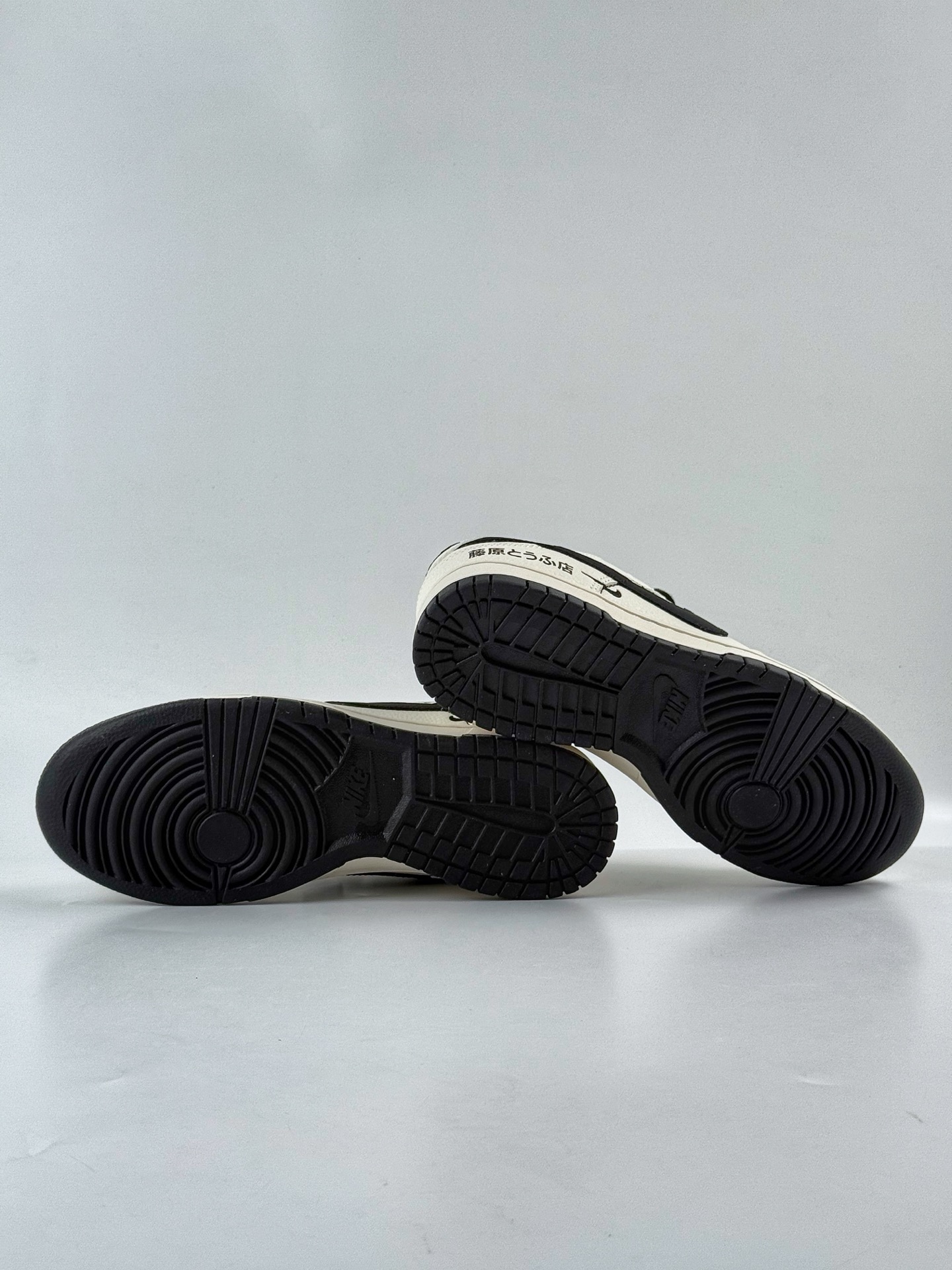 260 Nike SB Dunk Low 藤原豆腐店 白黑三小勾 XD1588-225-Chinese UA Cheap High Quatity Brand Clothes Bags handbags Sneakers wholesale wholesaler seller from China Factory suppliers Fashion Clothing Shoes best Quality Beautiful Price 260 Nike SB Dunk Low 藤原豆腐店 白黑三小勾 XD1588-225