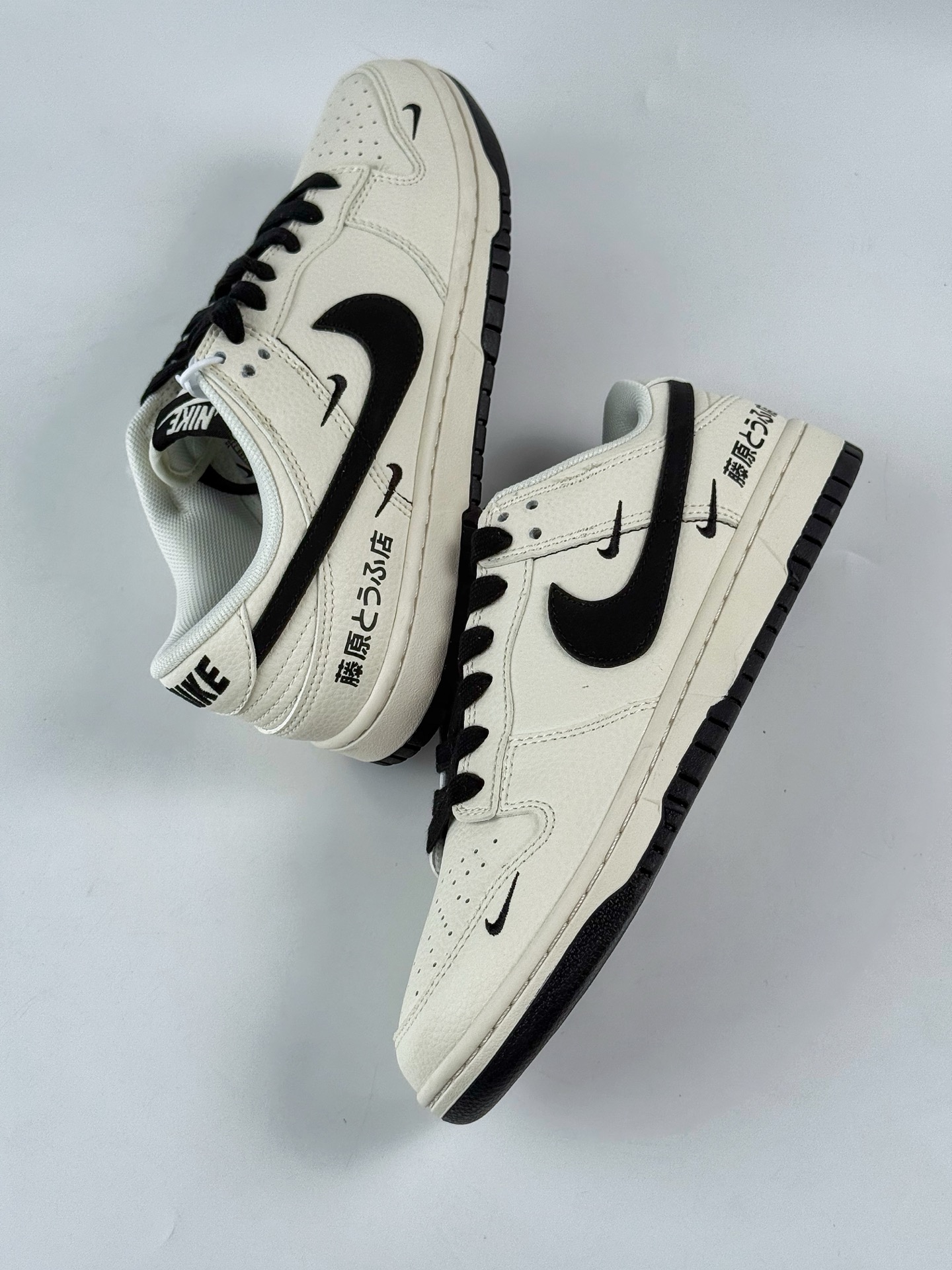 260 Nike SB Dunk Low 藤原豆腐店 白黑三小勾 XD1588-225-Chinese UA Cheap High Quatity Brand Clothes Bags handbags Sneakers wholesale wholesaler seller from China Factory suppliers Fashion Clothing Shoes best Quality Beautiful Price 260 Nike SB Dunk Low 藤原豆腐店 白黑三小勾 XD1588-225