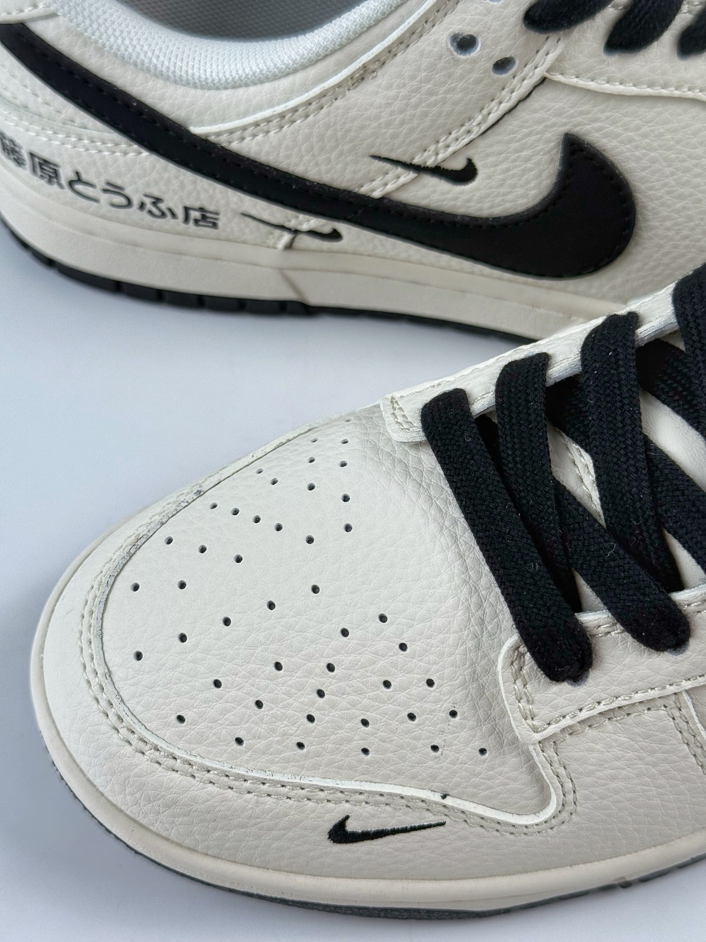 260 Nike SB Dunk Low 藤原豆腐店 白黑三小勾 XD1588-225-Chinese UA Cheap High Quatity Brand Clothes Bags handbags Sneakers wholesale wholesaler seller from China Factory suppliers Fashion Clothing Shoes best Quality Beautiful Price 260 Nike SB Dunk Low 藤原豆腐店 白黑三小勾 XD1588-225