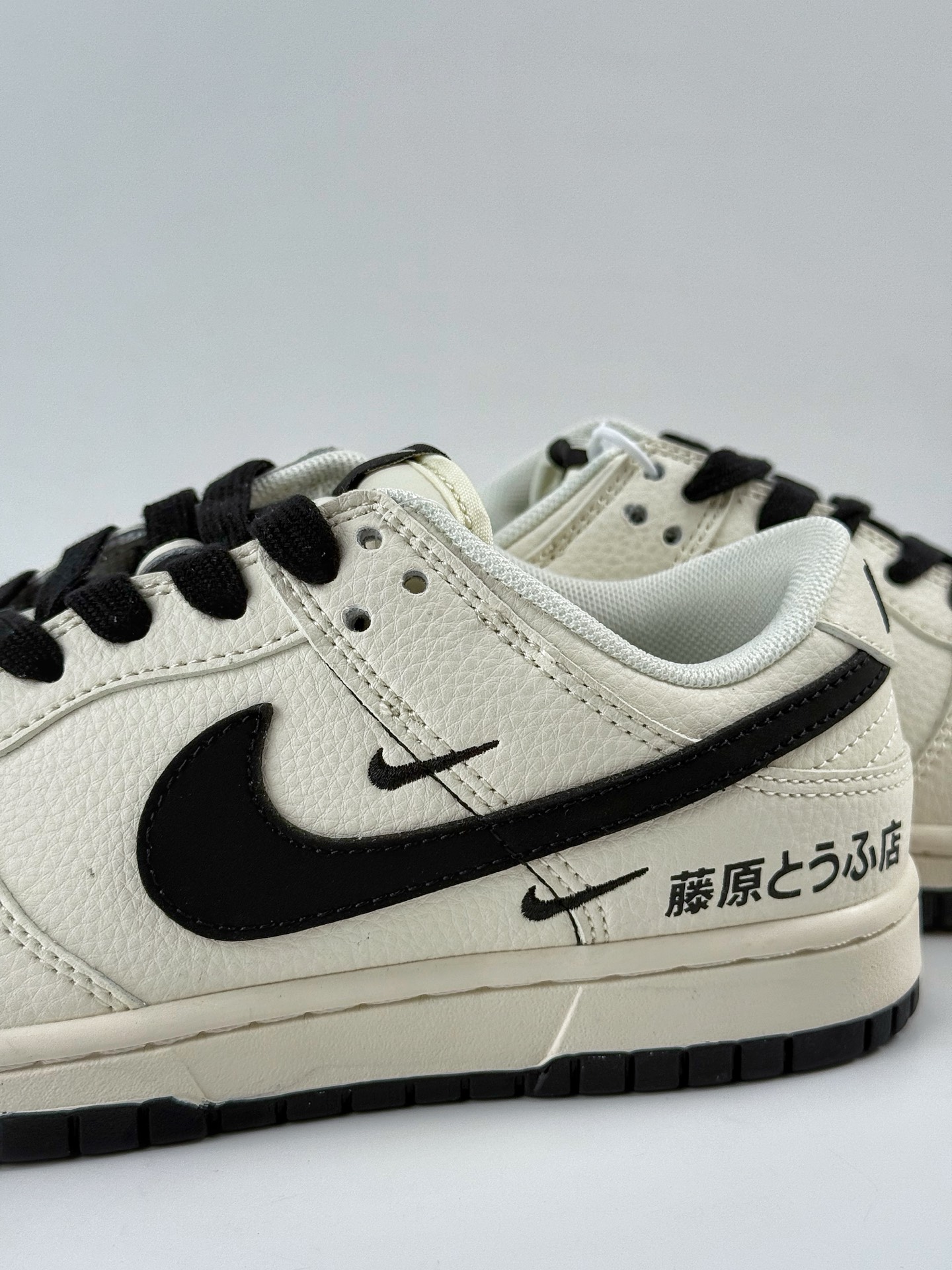 260 Nike SB Dunk Low 藤原豆腐店 白黑三小勾 XD1588-225-Chinese UA Cheap High Quatity Brand Clothes Bags handbags Sneakers wholesale wholesaler seller from China Factory suppliers Fashion Clothing Shoes best Quality Beautiful Price 260 Nike SB Dunk Low 藤原豆腐店 白黑三小勾 XD1588-225