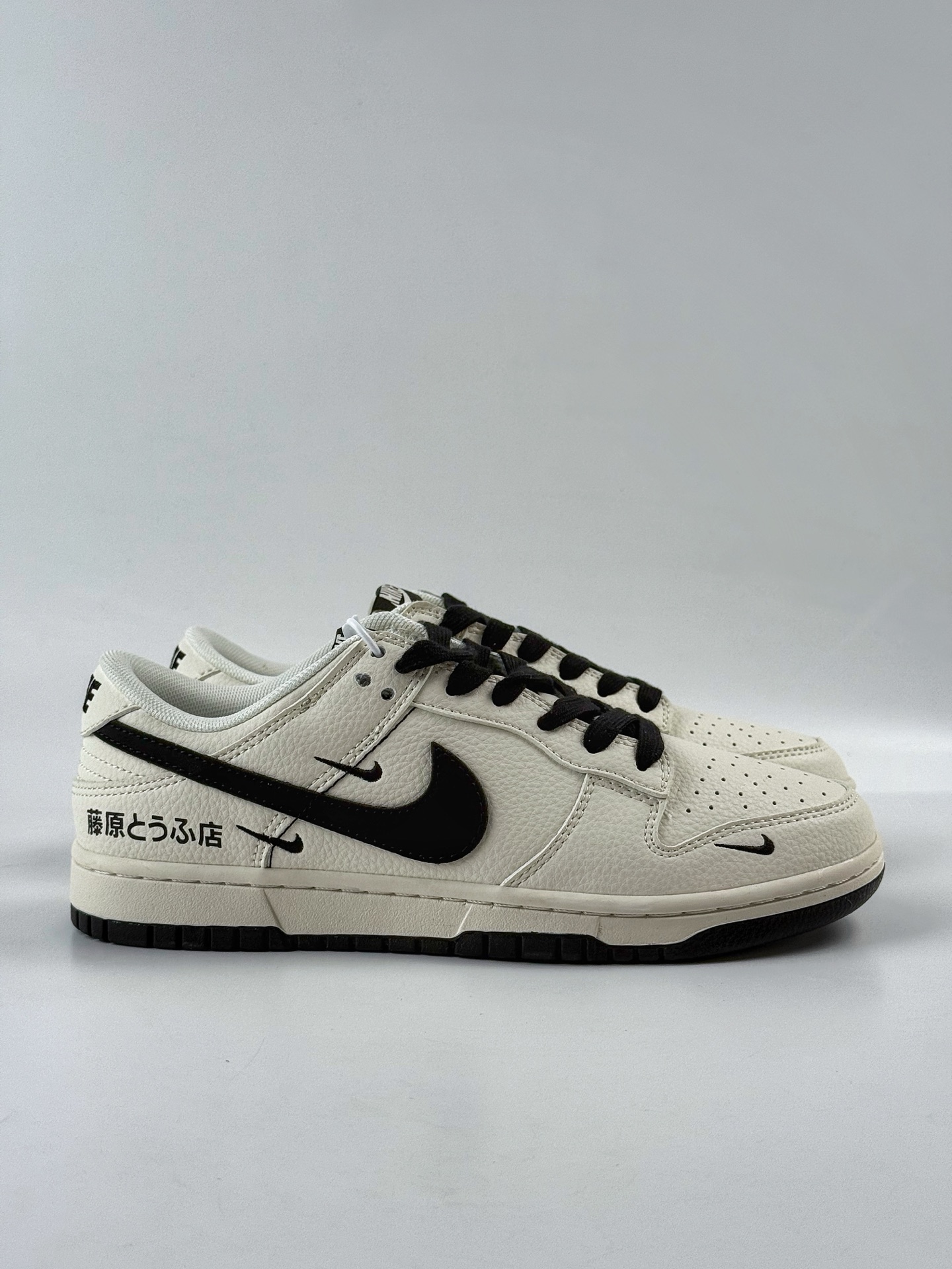 260 Nike SB Dunk Low 藤原豆腐店 白黑三小勾 XD1588-225-Chinese UA Cheap High Quatity Brand Clothes Bags handbags Sneakers wholesale wholesaler seller from China Factory suppliers Fashion Clothing Shoes best Quality Beautiful Price 260 Nike SB Dunk Low 藤原豆腐店 白黑三小勾 XD1588-225