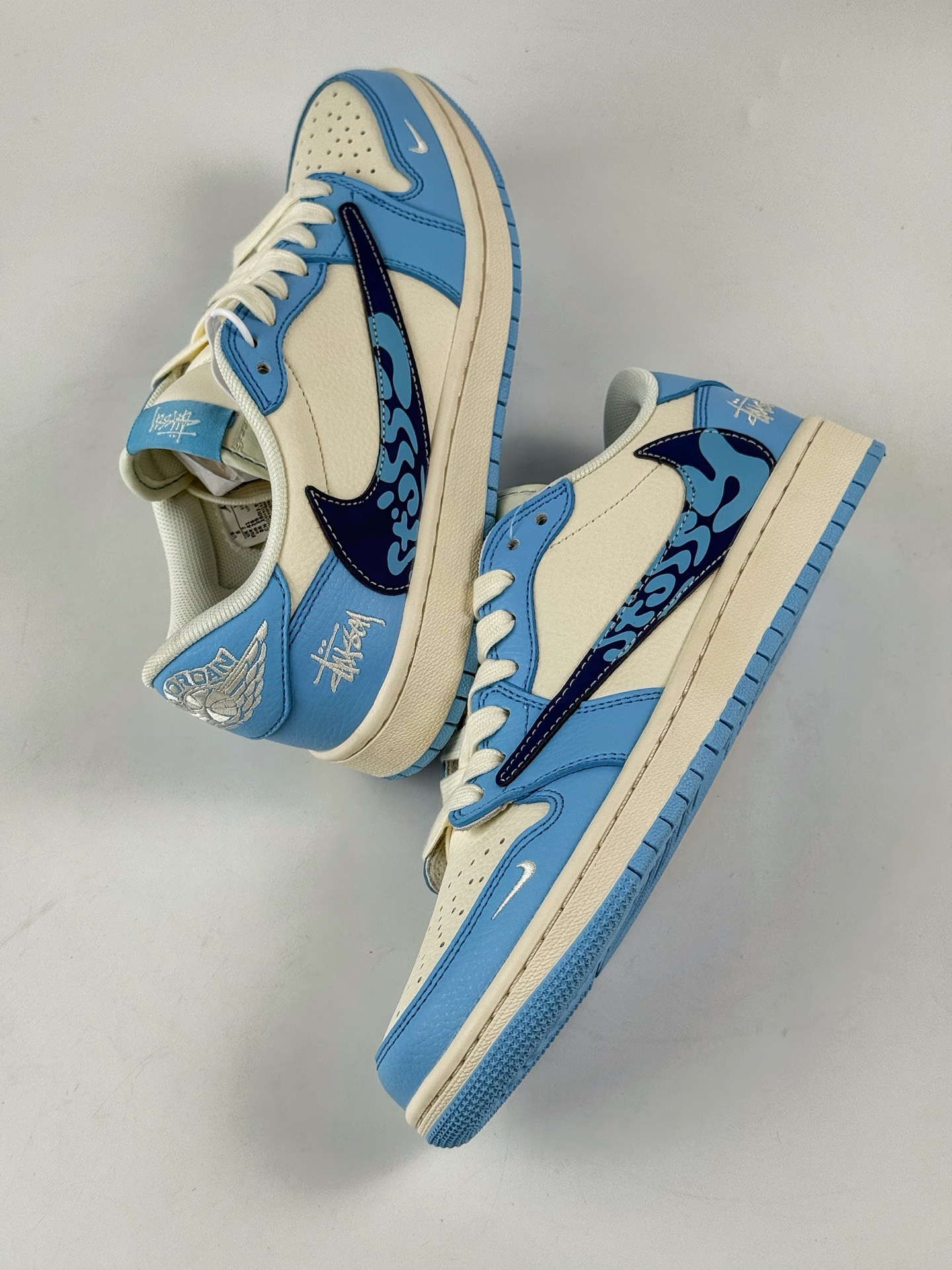 260 Travis Scott x Nike Air Jordan 1 Low x Stussy Air Jordan 1 Low 反转蓝白小勾倒钩 HS8068-038-Chinese UA Cheap High Quatity Brand Clothes Bags handbags Sneakers wholesale wholesaler seller from China Factory suppliers Fashion Clothing Shoes best Quality Beautiful Price 260 Travis Scott x Nike Air Jordan 1 Low x Stussy Air Jordan 1 Low 反转蓝白小勾倒钩 HS8068-038