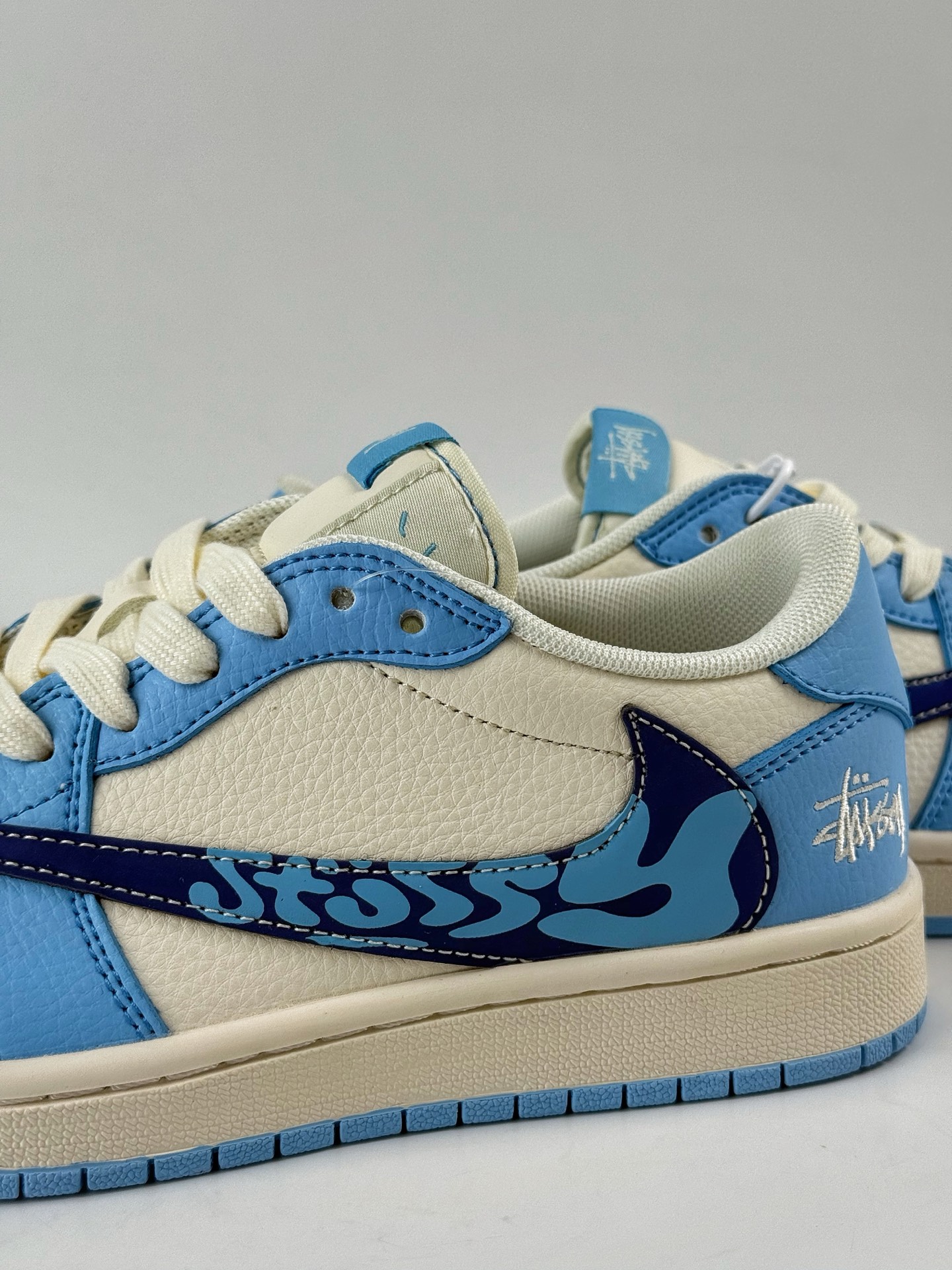 260 Travis Scott x Nike Air Jordan 1 Low x Stussy Air Jordan 1 Low 反转蓝白小勾倒钩 HS8068-038-Chinese UA Cheap High Quatity Brand Clothes Bags handbags Sneakers wholesale wholesaler seller from China Factory suppliers Fashion Clothing Shoes best Quality Beautiful Price 260 Travis Scott x Nike Air Jordan 1 Low x Stussy Air Jordan 1 Low 反转蓝白小勾倒钩 HS8068-038