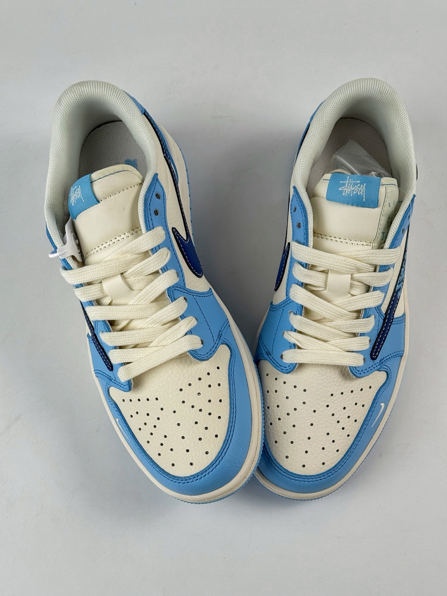260 Travis Scott x Nike Air Jordan 1 Low x Stussy Air Jordan 1 Low 反转蓝白小勾倒钩 HS8068-038-Chinese UA Cheap High Quatity Brand Clothes Bags handbags Sneakers wholesale wholesaler seller from China Factory suppliers Fashion Clothing Shoes best Quality Beautiful Price 260 Travis Scott x Nike Air Jordan 1 Low x Stussy Air Jordan 1 Low 反转蓝白小勾倒钩 HS8068-038