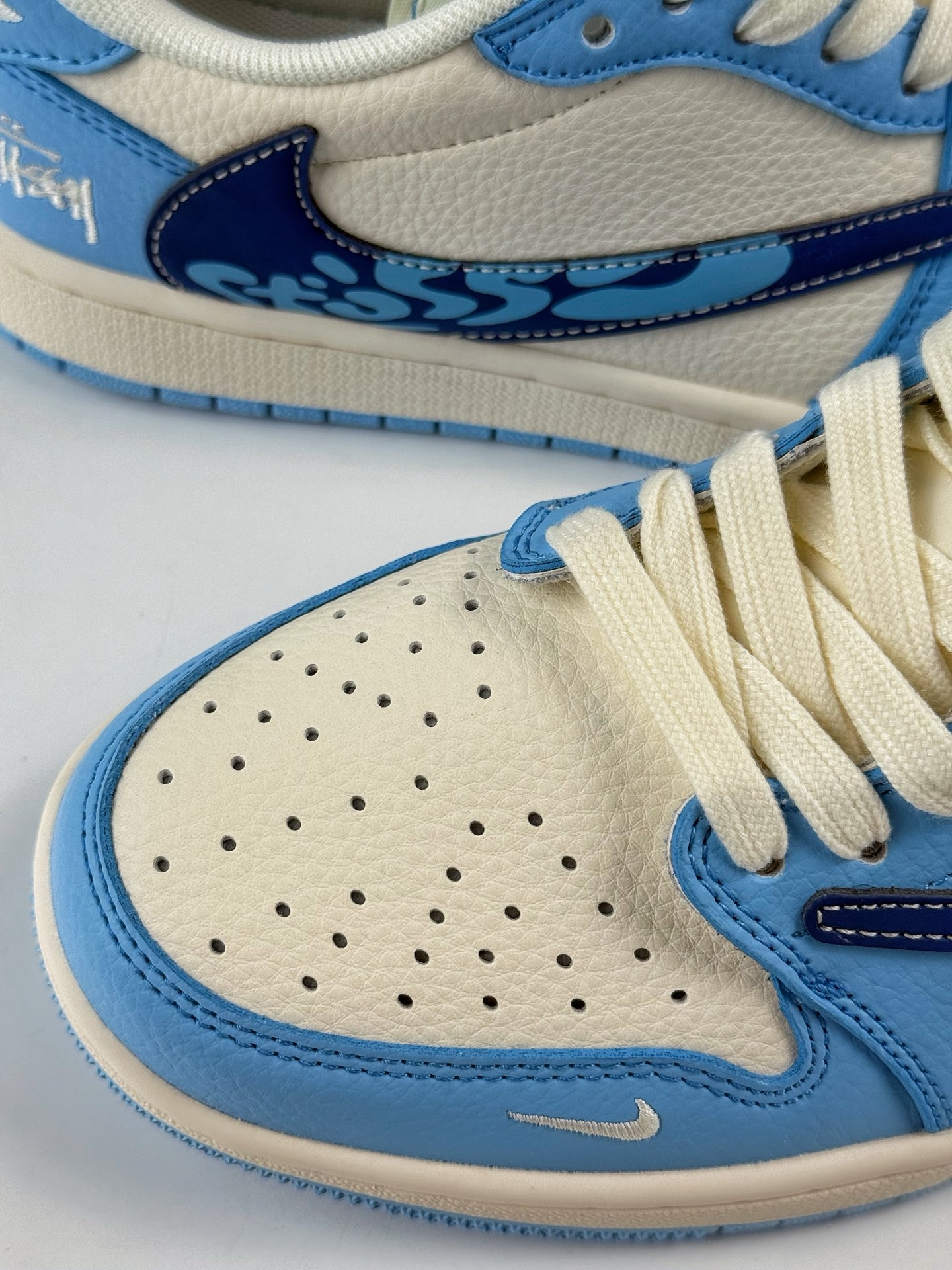 260 Travis Scott x Nike Air Jordan 1 Low x Stussy Air Jordan 1 Low 反转蓝白小勾倒钩 HS8068-038-Chinese UA Cheap High Quatity Brand Clothes Bags handbags Sneakers wholesale wholesaler seller from China Factory suppliers Fashion Clothing Shoes best Quality Beautiful Price 260 Travis Scott x Nike Air Jordan 1 Low x Stussy Air Jordan 1 Low 反转蓝白小勾倒钩 HS8068-038