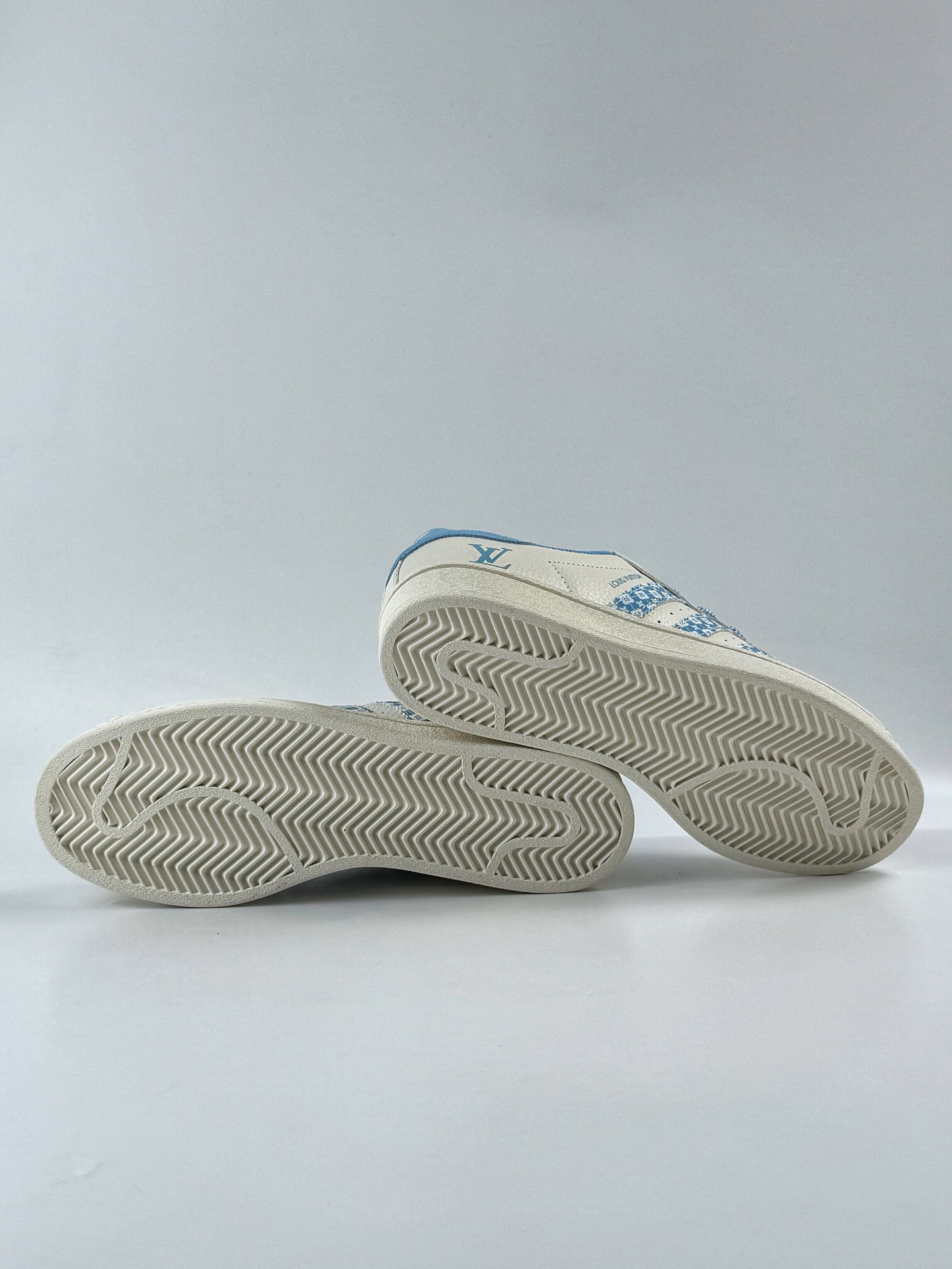 220 AD Originals Superstar x Louis Vuitton 白蓝满天星 AD8014CC-Chinese UA Cheap High Quatity Brand Clothes Bags handbags Sneakers wholesale wholesaler seller from China Factory suppliers Fashion Clothing Shoes best Quality Beautiful Price 220 AD Originals Superstar x Louis Vuitton 白蓝满天星 AD8014CC