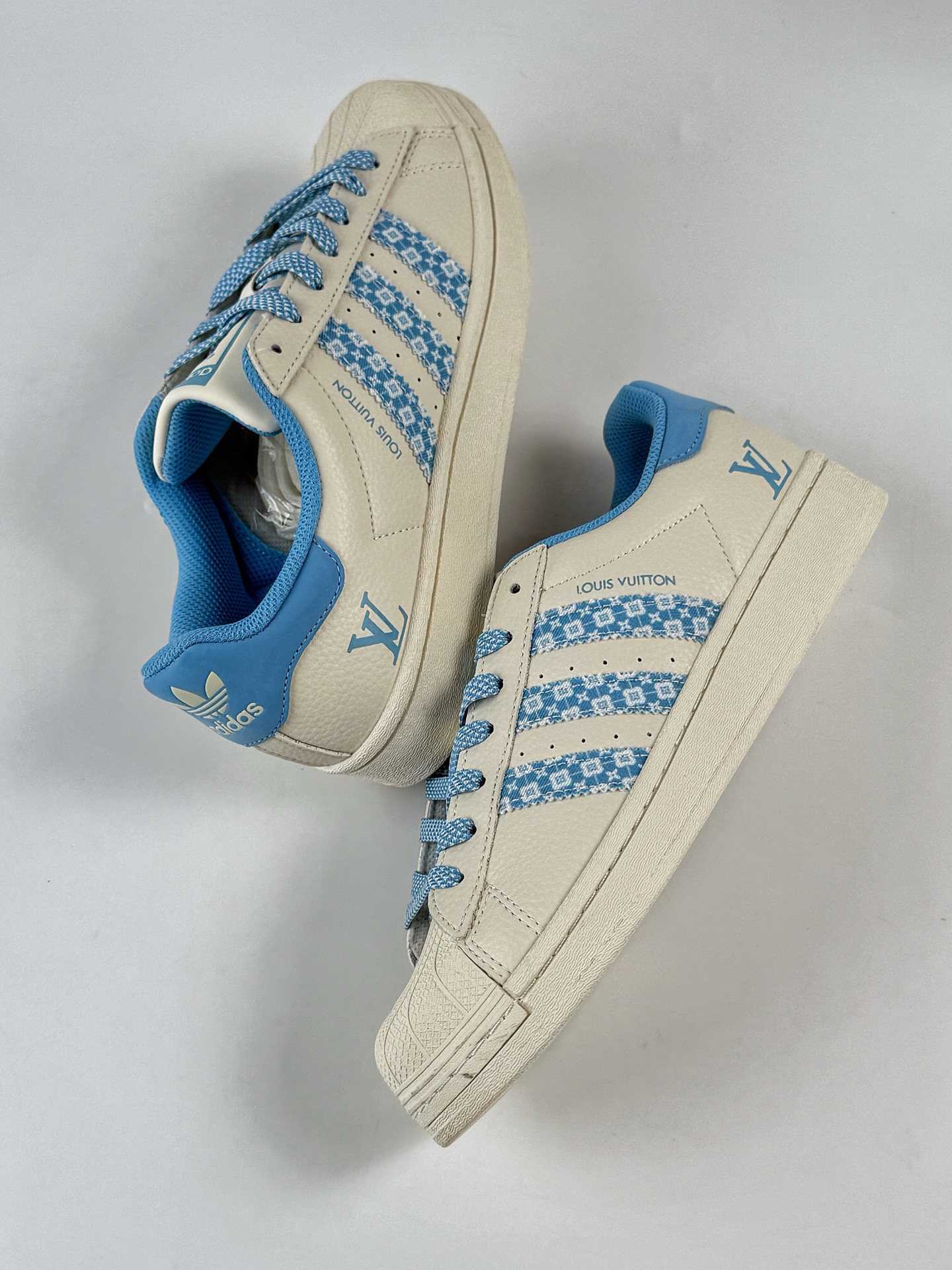 220 AD Originals Superstar x Louis Vuitton 白蓝满天星 AD8014CC-Chinese UA Cheap High Quatity Brand Clothes Bags handbags Sneakers wholesale wholesaler seller from China Factory suppliers Fashion Clothing Shoes best Quality Beautiful Price 220 AD Originals Superstar x Louis Vuitton 白蓝满天星 AD8014CC