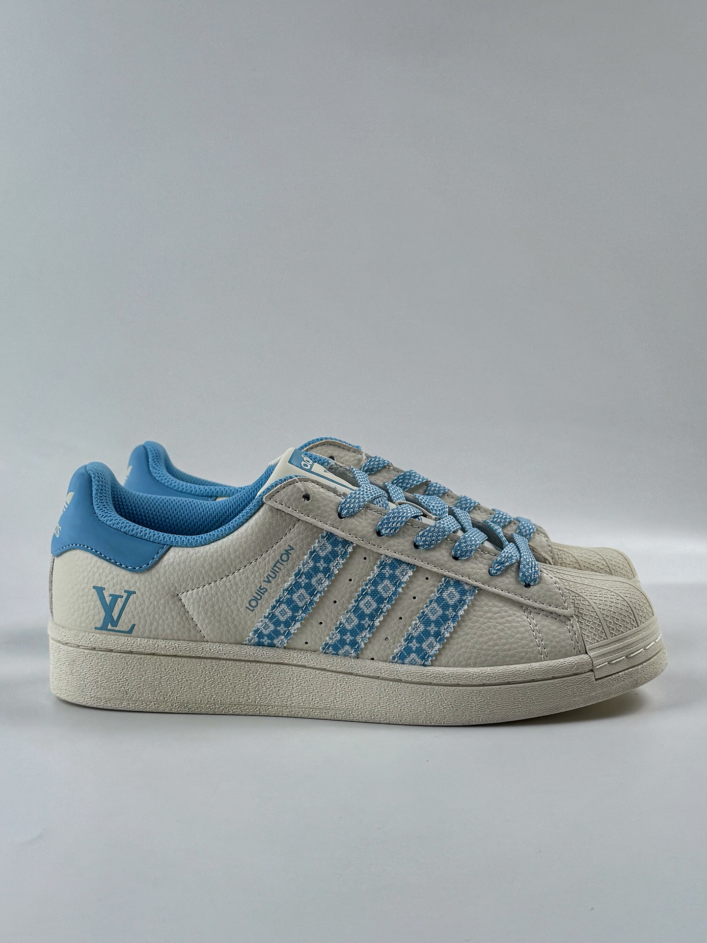 220 AD Originals Superstar x Louis Vuitton 白蓝满天星 AD8014CC-Chinese UA Cheap High Quatity Brand Clothes Bags handbags Sneakers wholesale wholesaler seller from China Factory suppliers Fashion Clothing Shoes best Quality Beautiful Price 220 AD Originals Superstar x Louis Vuitton 白蓝满天星 AD8014CC