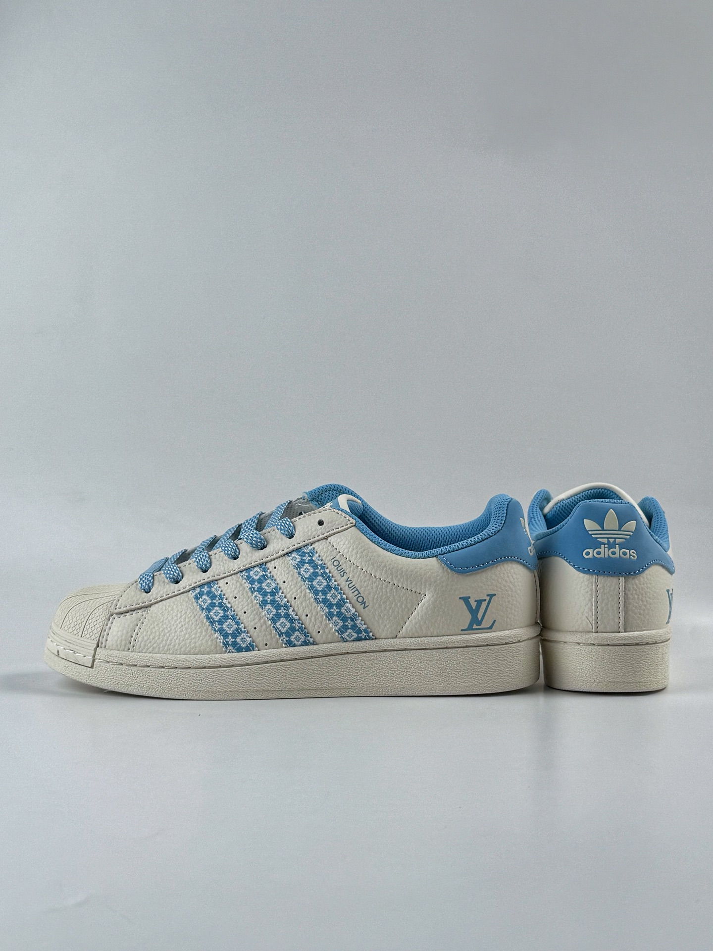 220 AD Originals Superstar x Louis Vuitton 白蓝满天星 AD8014CC-Chinese UA Cheap High Quatity Brand Clothes Bags handbags Sneakers wholesale wholesaler seller from China Factory suppliers Fashion Clothing Shoes best Quality Beautiful Price 220 AD Originals Superstar x Louis Vuitton 白蓝满天星 AD8014CC