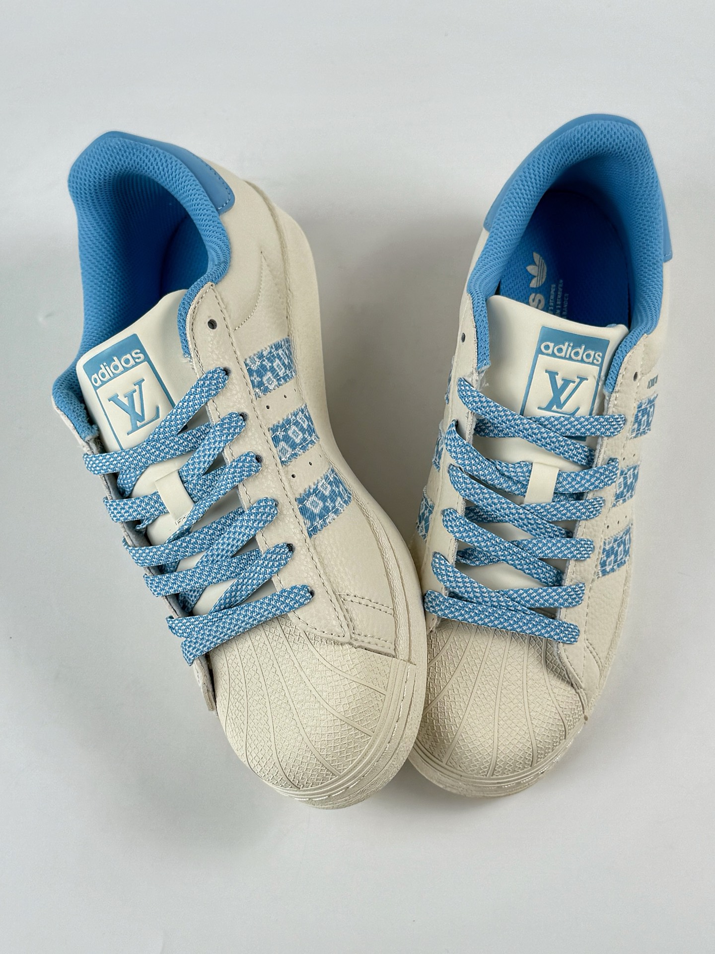 220 AD Originals Superstar x Louis Vuitton 白蓝满天星 AD8014CC-Chinese UA Cheap High Quatity Brand Clothes Bags handbags Sneakers wholesale wholesaler seller from China Factory suppliers Fashion Clothing Shoes best Quality Beautiful Price 220 AD Originals Superstar x Louis Vuitton 白蓝满天星 AD8014CC