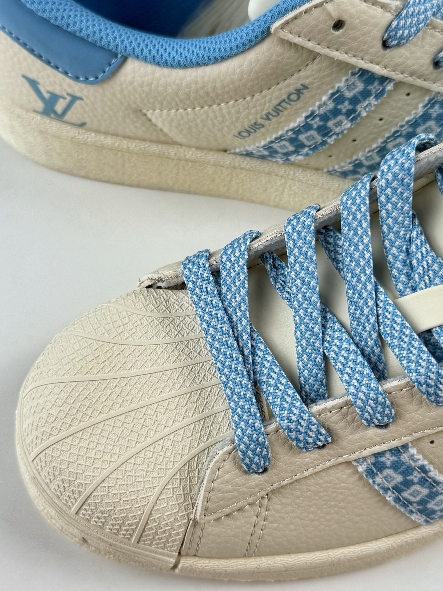 220 AD Originals Superstar x Louis Vuitton 白蓝满天星 AD8014CC-Chinese UA Cheap High Quatity Brand Clothes Bags handbags Sneakers wholesale wholesaler seller from China Factory suppliers Fashion Clothing Shoes best Quality Beautiful Price 220 AD Originals Superstar x Louis Vuitton 白蓝满天星 AD8014CC