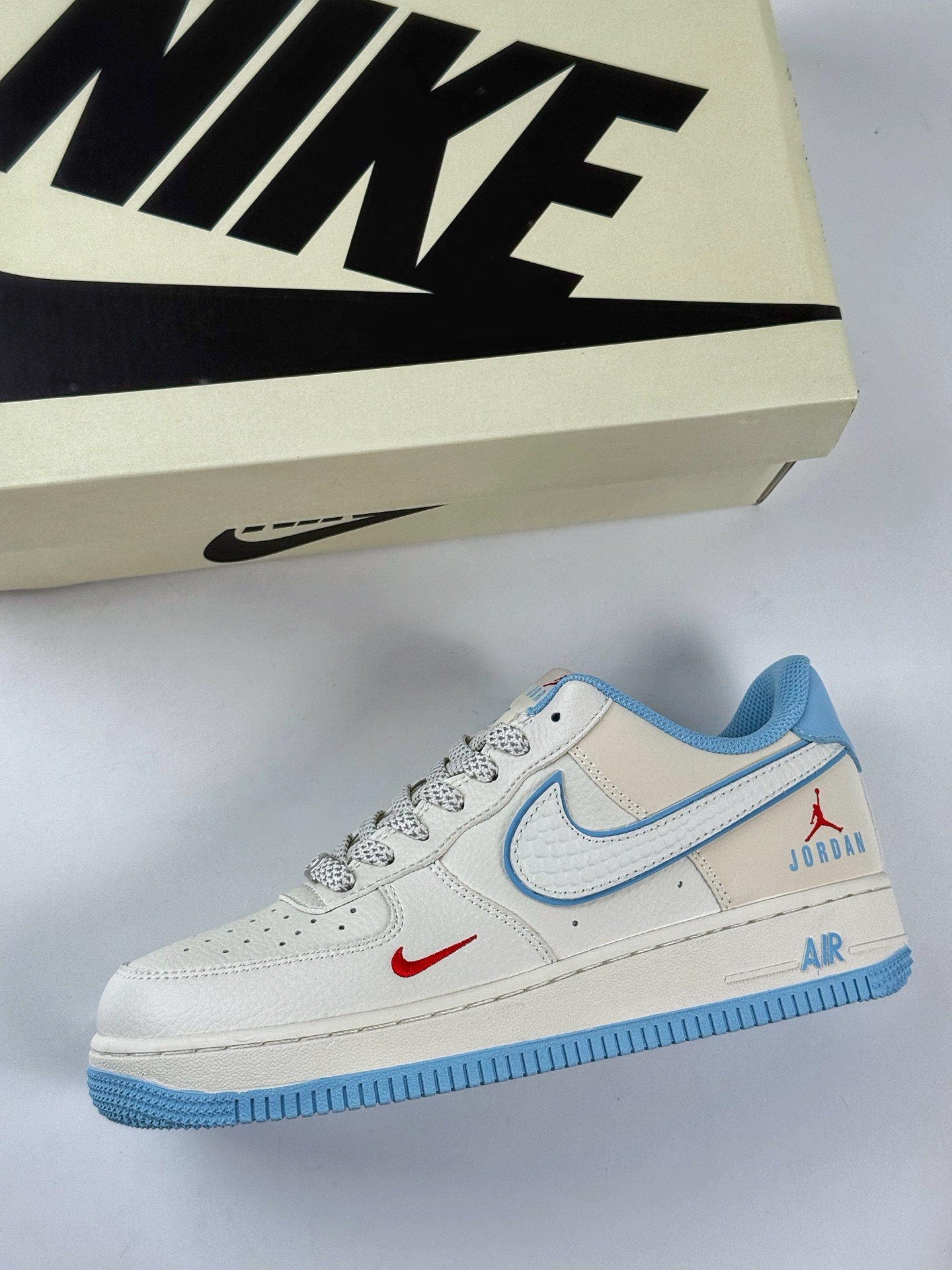 260 Nike Air Force 1 Low 07 x JORDAN 米蓝小勾满天星 CS5288-029-Chinese UA Cheap High Quatity Brand Clothes Bags handbags Sneakers wholesale wholesaler seller from China Factory suppliers Fashion Clothing Shoes best Quality Beautiful Price 260 Nike Air Force 1 Low 07 x JORDAN 米蓝小勾满天星 CS5288-029