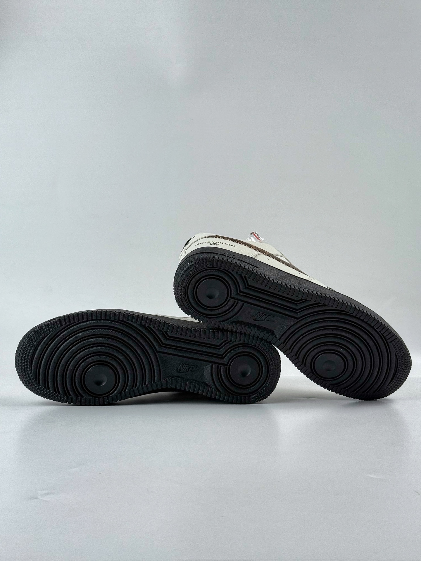 260 Nike Air Force 1 Low 07 x Louis Vuitton 白棕黑 SC0601-559-Chinese UA Cheap High Quatity Brand Clothes Bags handbags Sneakers wholesale wholesaler seller from China Factory suppliers Fashion Clothing Shoes best Quality Beautiful Price 260 Nike Air Force 1 Low 07 x Louis Vuitton 白棕黑 SC0601-559