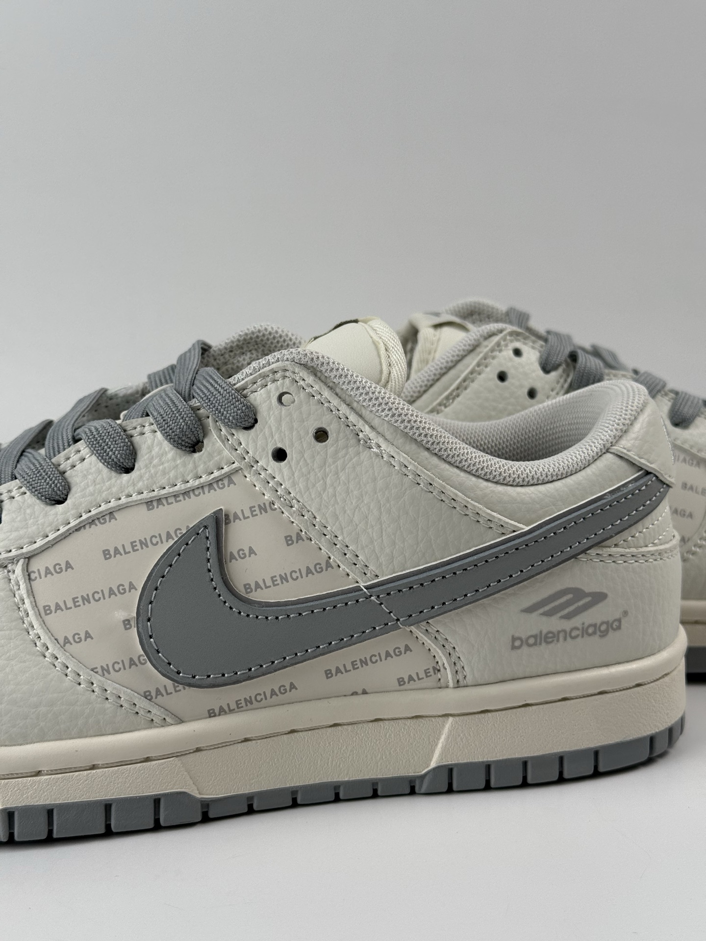 260 Nike SB Dunk Low x Balenciaga 白灰小钩 FX1588-312-Chinese UA Cheap High Quatity Brand Clothes Bags handbags Sneakers wholesale wholesaler seller from China Factory suppliers Fashion Clothing Shoes best Quality Beautiful Price 260 Nike SB Dunk Low x Balenciaga 白灰小钩 FX1588-312