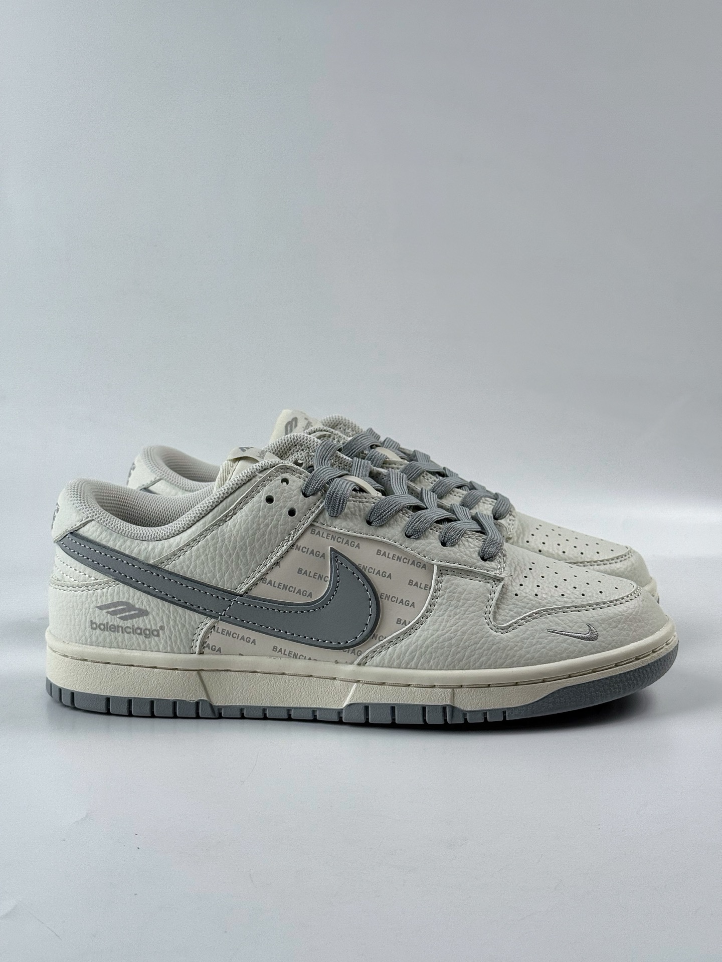 260 Nike SB Dunk Low x Balenciaga 白灰小钩 FX1588-312-Chinese UA Cheap High Quatity Brand Clothes Bags handbags Sneakers wholesale wholesaler seller from China Factory suppliers Fashion Clothing Shoes best Quality Beautiful Price 260 Nike SB Dunk Low x Balenciaga 白灰小钩 FX1588-312