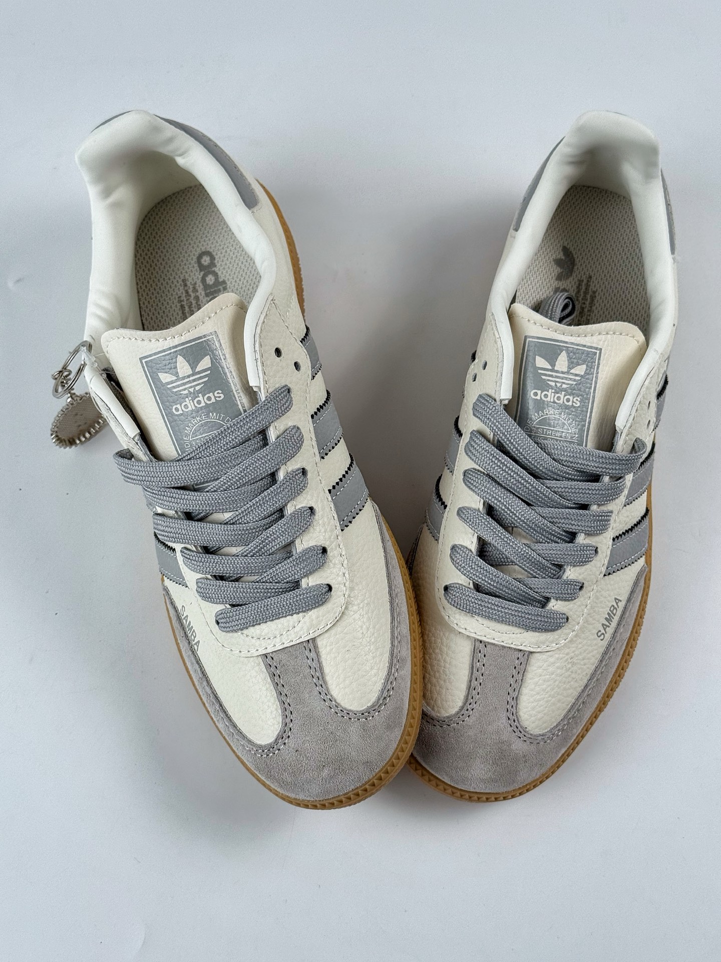 200 adidas originals Samba OG x Stussy 灰白 桑巴舞系列复古经典轻便板鞋 XR0013-Chinese UA Cheap High Quatity Brand Clothes Bags handbags Sneakers wholesale wholesaler seller from China Factory suppliers Fashion Clothing Shoes best Quality Beautiful Price 200 adidas originals Samba OG x Stussy 灰白 桑巴舞系列复古经典轻便板鞋 XR0013