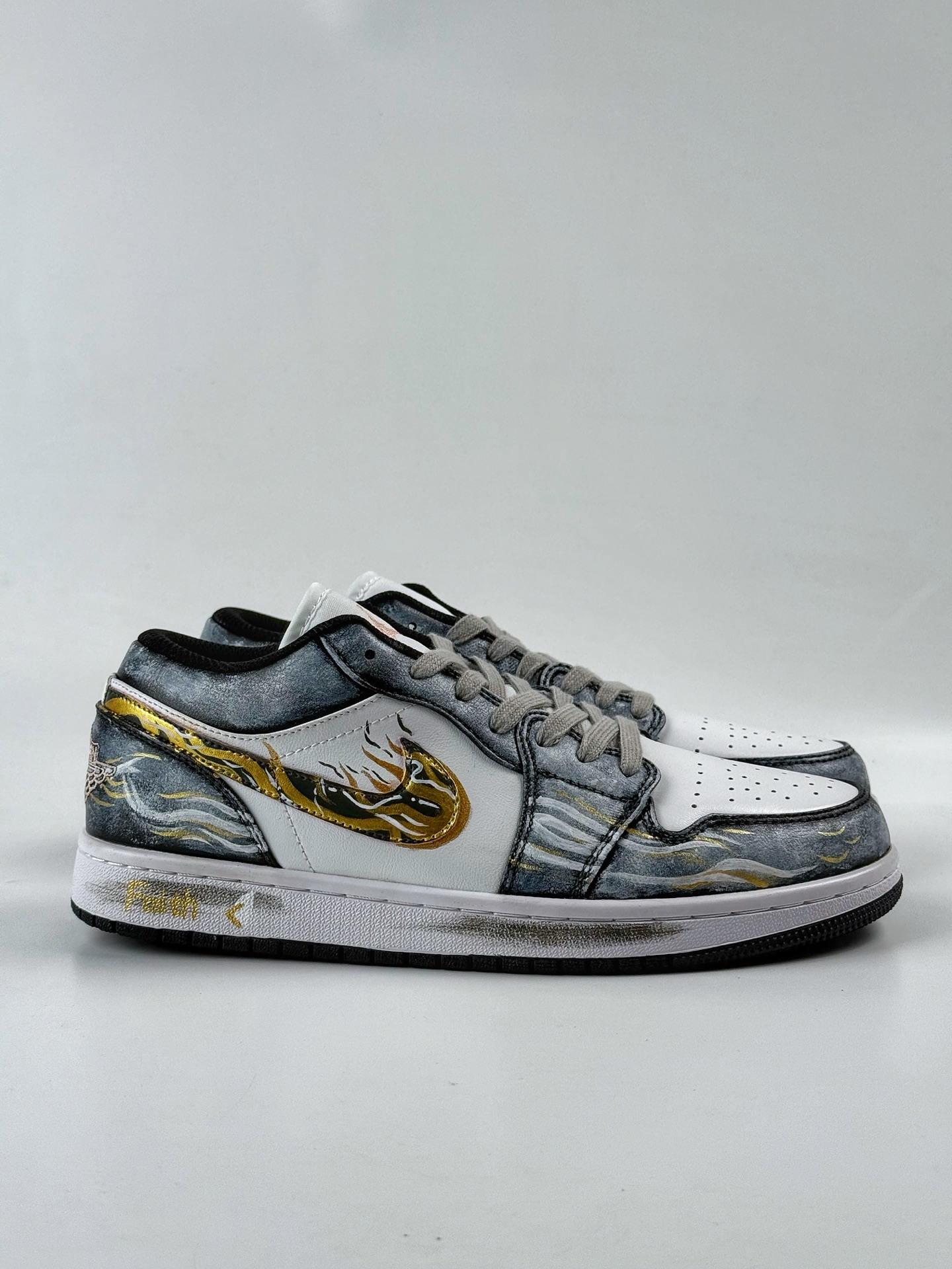 260 Air Jordan 1 Retro Low 摸金校尉 特殊礼袋 553558-165-Chinese UA Cheap High Quatity Brand Clothes Bags handbags Sneakers wholesale wholesaler seller from China Factory suppliers Fashion Clothing Shoes best Quality Beautiful Price 260 Air Jordan 1 Retro Low 摸金校尉 特殊礼袋 553558-165